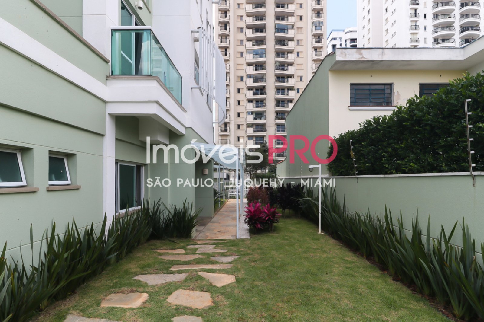 Foto :: https://assets.imoveispro.com.br/thumb/IP32953/apartamento-venda-moema-passaros_IP32953_23_1920x1080.jpg?