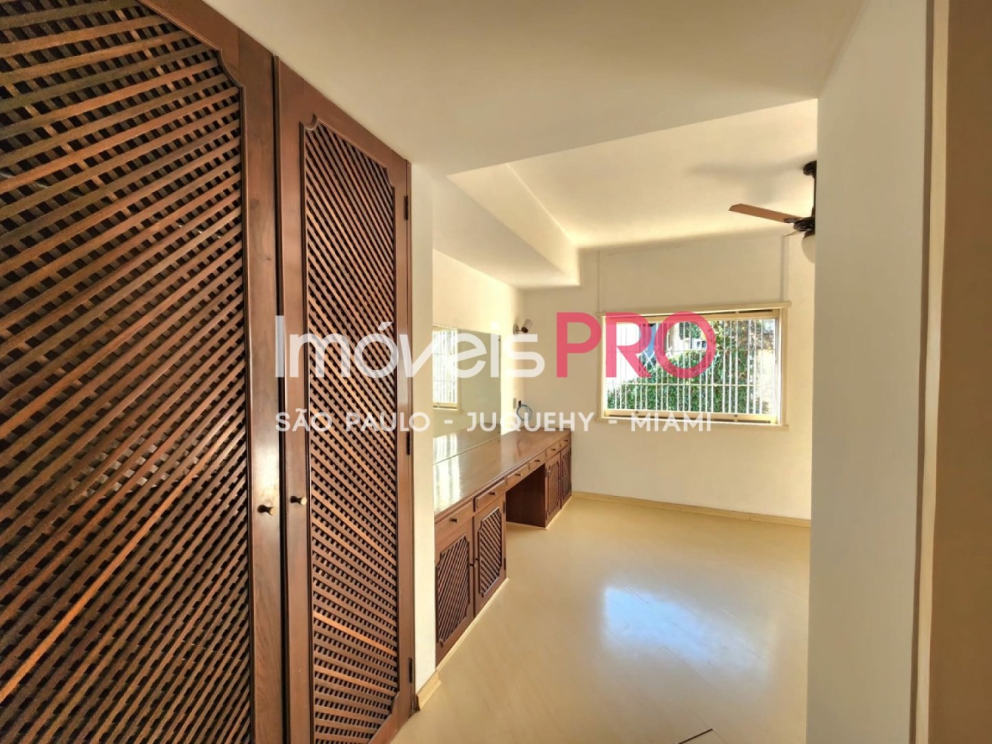 Foto :: https://assets.imoveispro.com.br/thumb/IP33140/casa-venda-jardim-europa_IP33140_23_1920x1080.jpg?