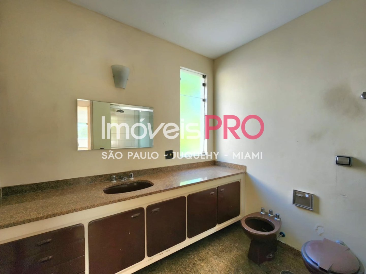 Foto :: https://assets.imoveispro.com.br/thumb/IP33140/casa-venda-jardim-europa_IP33140_29_1920x1080.jpg?