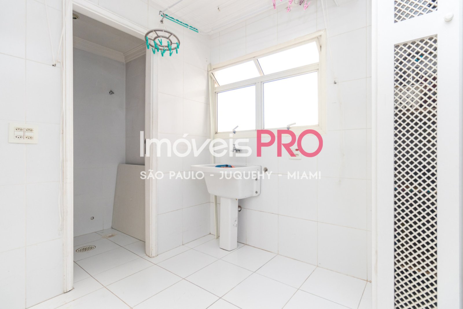 Foto :: https://assets.imoveispro.com.br/thumb/IP33384/apartamento-venda-moema-passaros_IP33384_29_1920x1080.jpg?