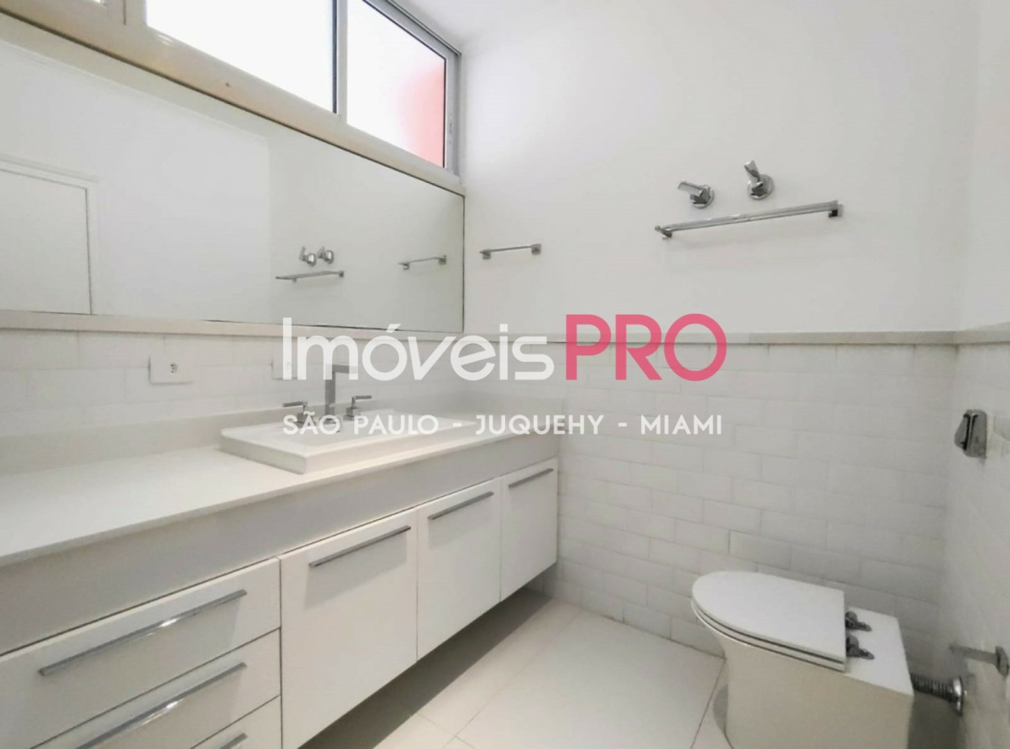 Foto :: https://assets.imoveispro.com.br/thumb/IP33494/casa-venda-jardim-luzitania_IP33494_23_1920x1080.jpg?