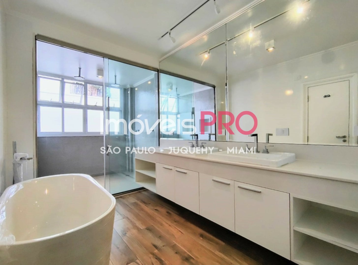 Foto :: https://assets.imoveispro.com.br/thumb/IP33494/casa-venda-jardim-luzitania_IP33494_29_1920x1080.jpg?