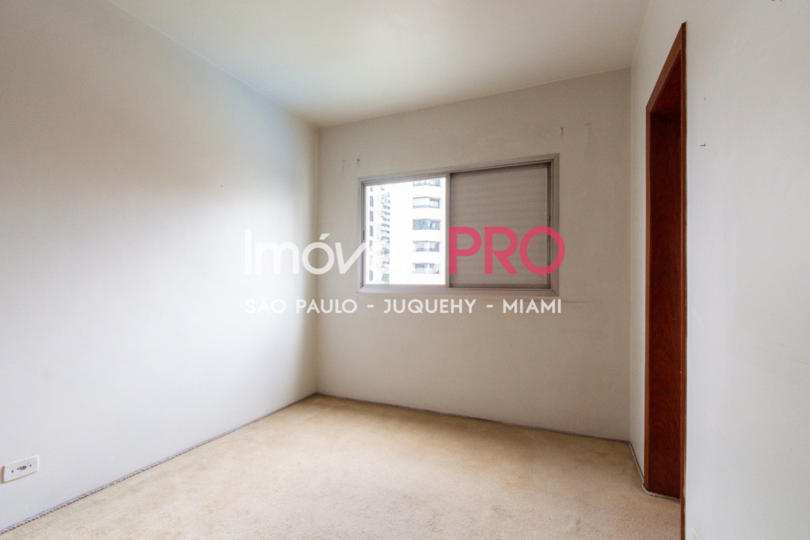 Foto :: https://assets.imoveispro.com.br/thumb/IP33865/apartamento-venda-moema_IP33865_11_1920x1080.jpg?