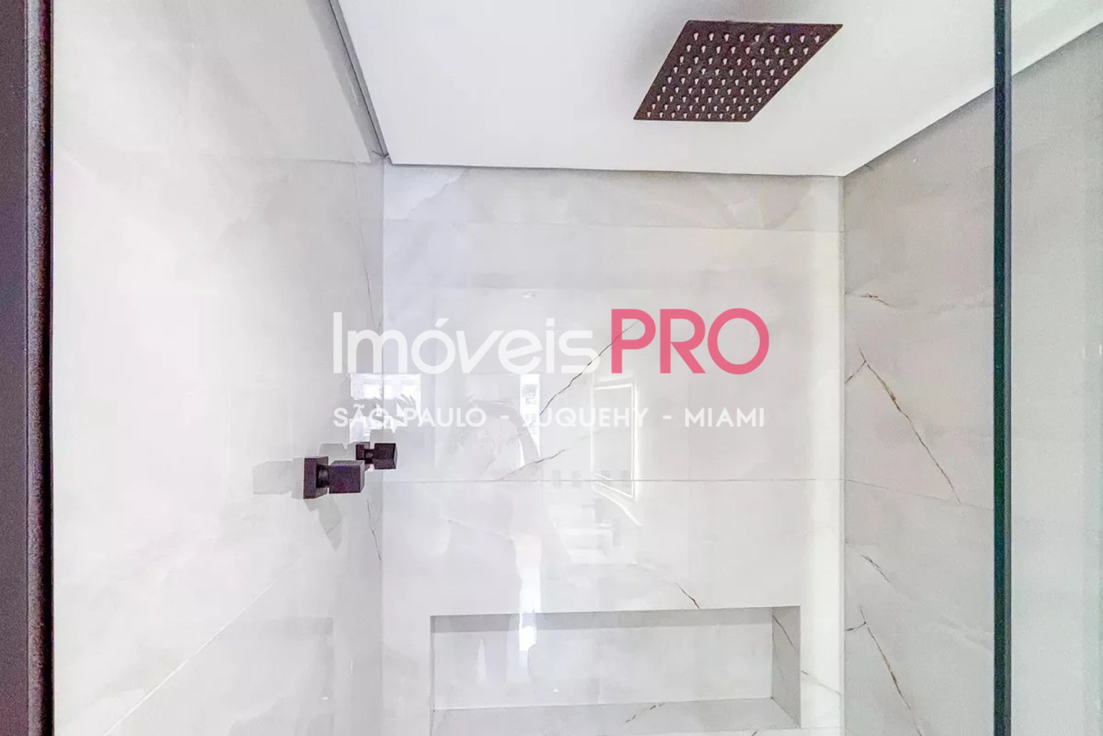 Foto :: IP33982
