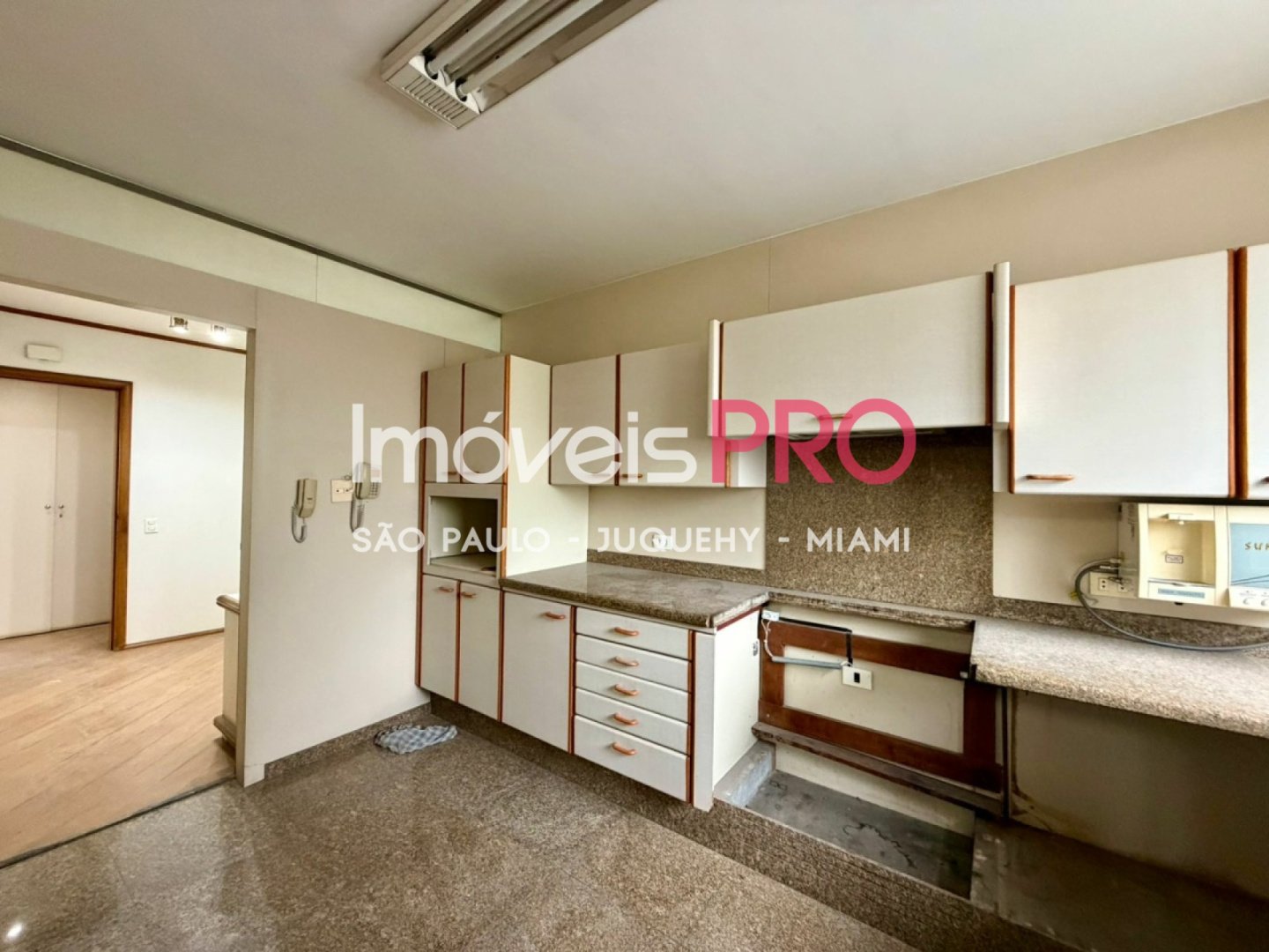 Foto :: https://assets.imoveispro.com.br/thumb/IP34745/apartamento-venda-moema-passaros_IP34745_17_1920x1080.jpg?