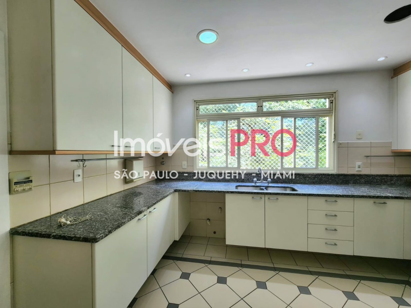 Foto :: https://assets.imoveispro.com.br/thumb/IP35610/apartamento-aluguel-morumbi_IP35610_11_1920x1080.jpg?