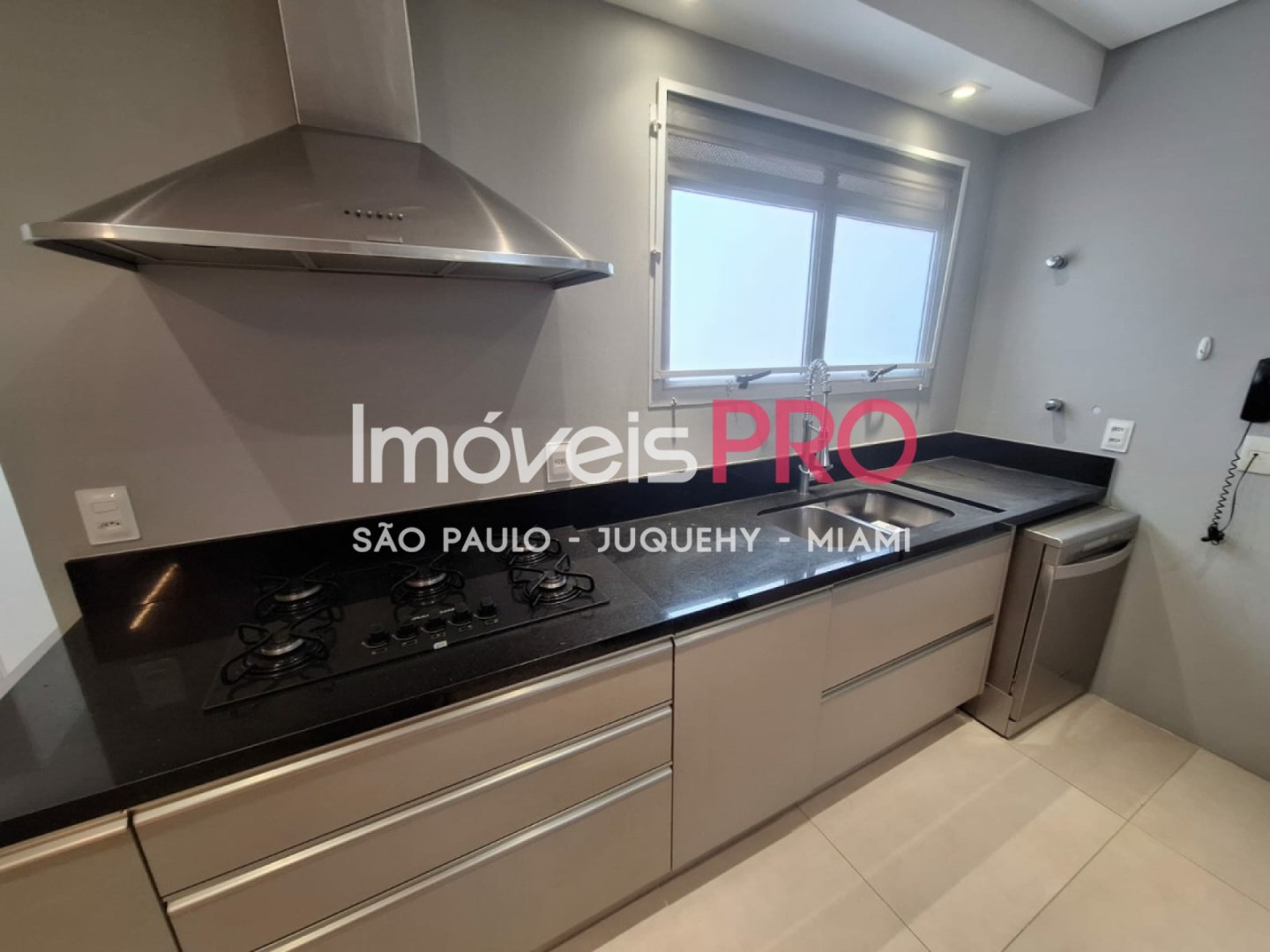 Foto :: https://assets.imoveispro.com.br/thumb/IP35886/apartamento-aluguel-panamby_IP35886_11_1920x1080.jpg?