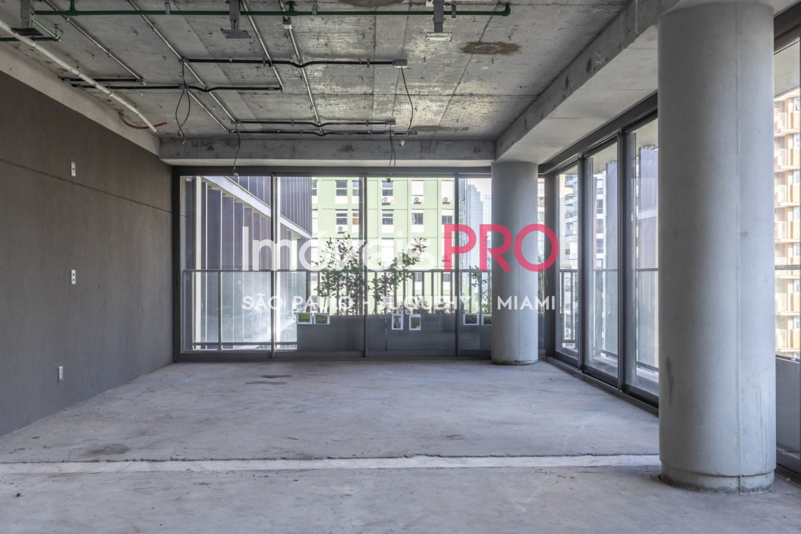 Foto :: https://assets.imoveispro.com.br/thumb/IP36110/apartamento-venda-itaim-bibi_IP36110_35_1920x1080.jpg?