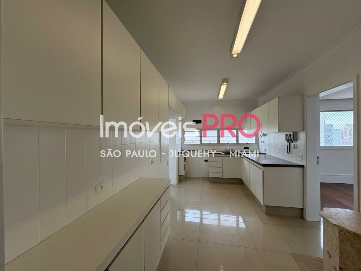 Foto :: https://assets.imoveispro.com.br/thumb/IP36317/apartamento-aluguel-moema-passaros_IP36317_23_1920x1080.jpg?