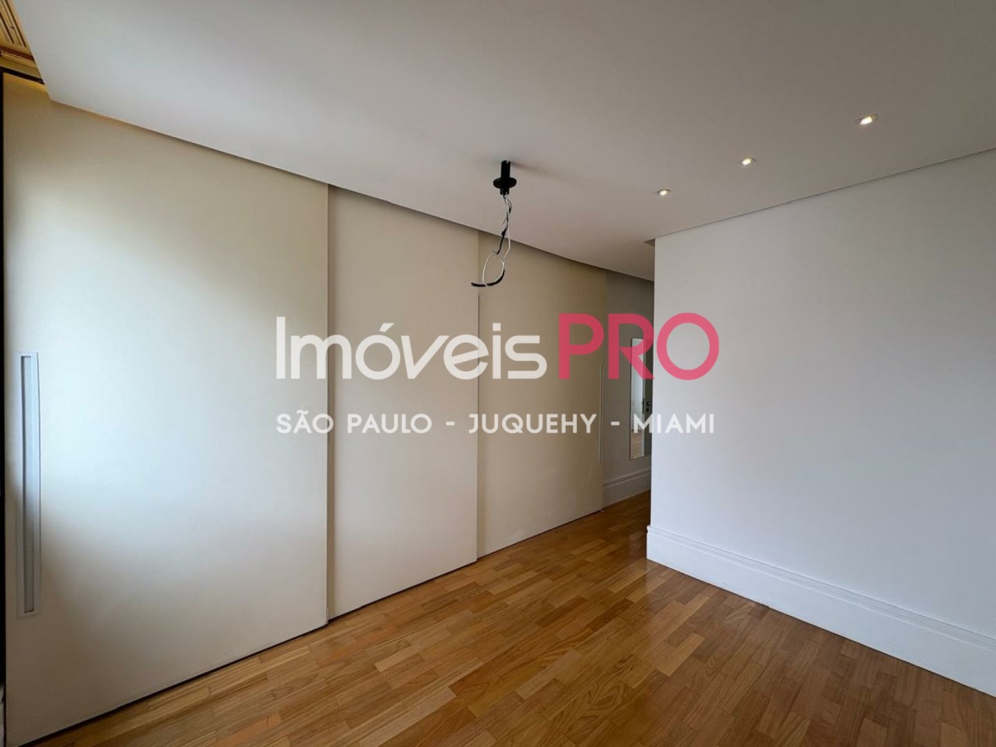 Foto :: https://assets.imoveispro.com.br/thumb/IP36317/apartamento-venda-moema-passaros_IP36317_17_1920x1080.jpg?