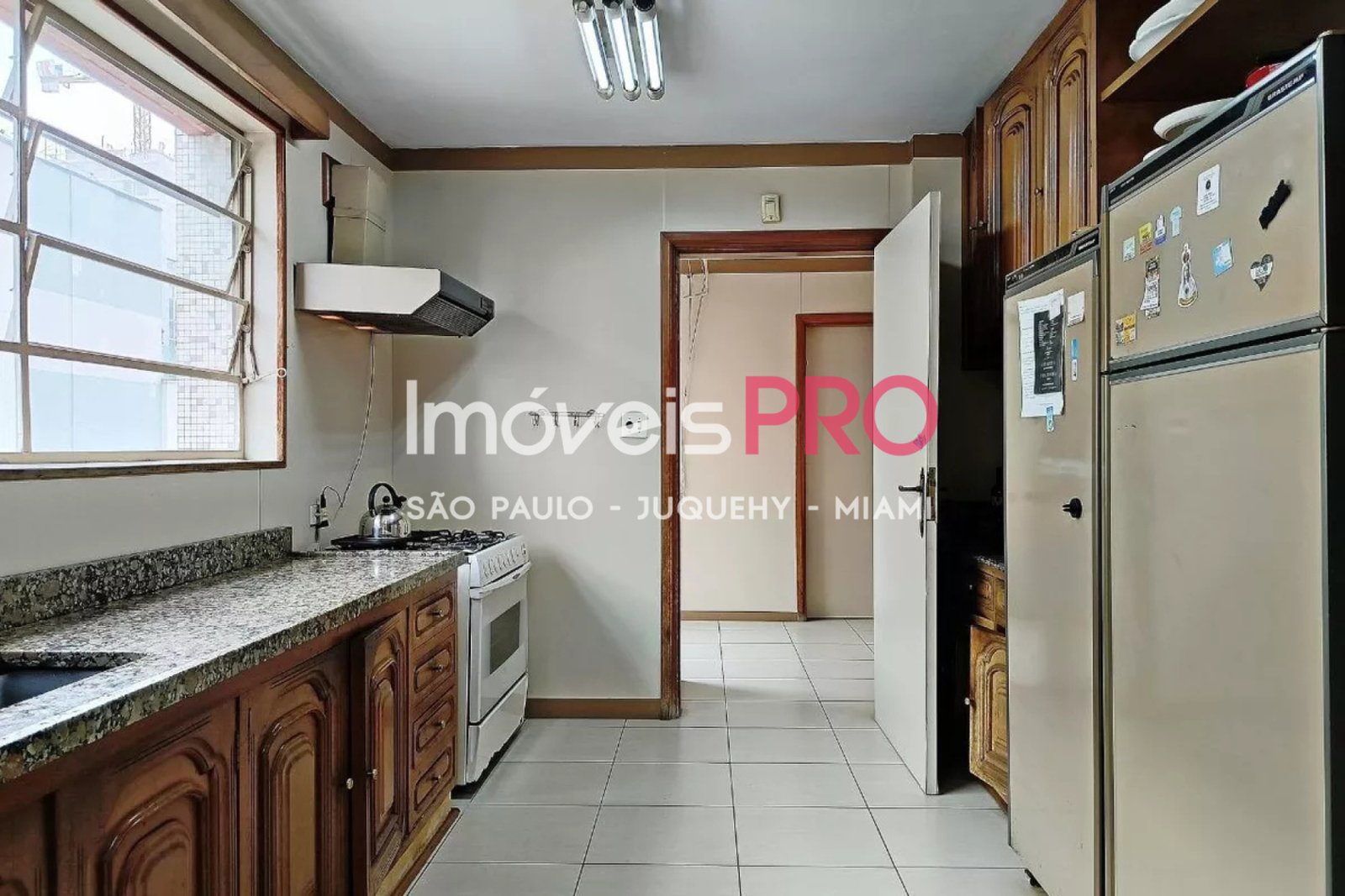 Foto :: https://assets.imoveispro.com.br/thumb/IP36359/apartamento-venda-consolacao_IP36359_17_1920x1080.jpg?