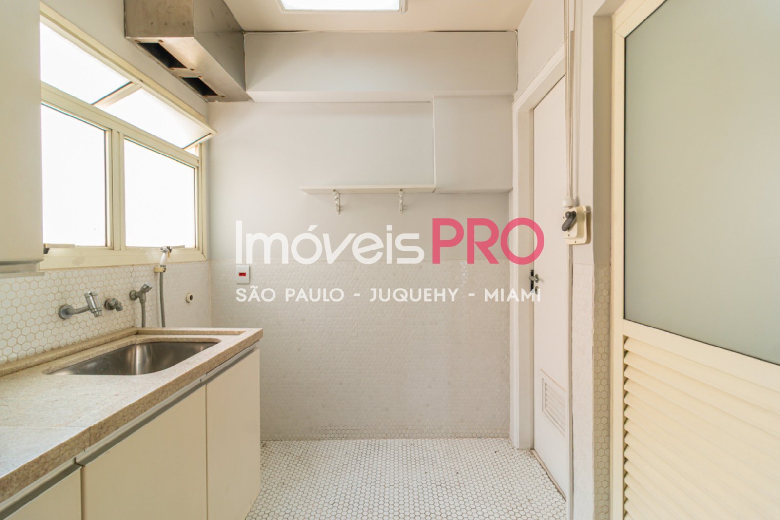 Foto :: https://assets.imoveispro.com.br/thumb/IP36410/apartamento-aluguel-moema-passaros_IP36410_11_1920x1080.jpg?