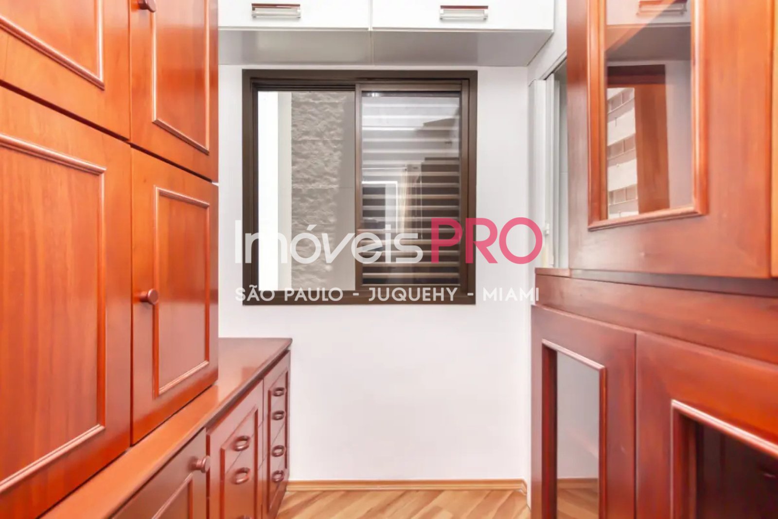 Foto :: https://assets.imoveispro.com.br/thumb/IP36669/apartamento-venda-moema-indios_IP36669_11_1920x1080.jpg?