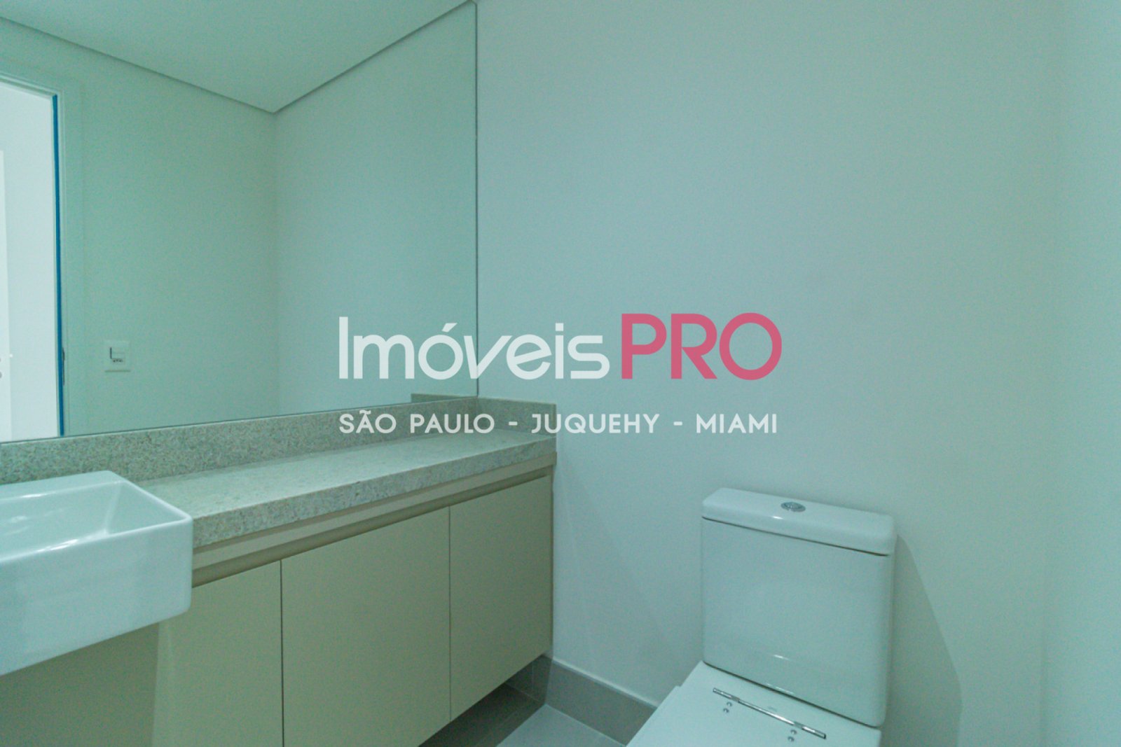 Foto :: https://assets.imoveispro.com.br/thumb/IP36676/apartamento-aluguel-panamby_IP36676_11_1920x1080.jpg?