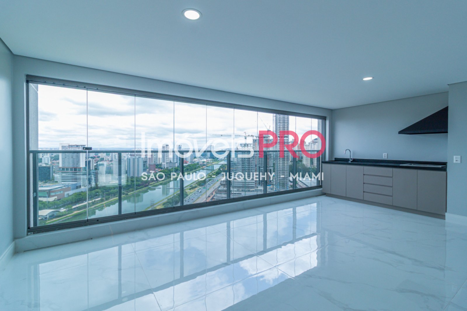 Foto :: https://assets.imoveispro.com.br/thumb/IP36676/apartamento-aluguel-panamby_IP36676_47_1920x1080.jpg?