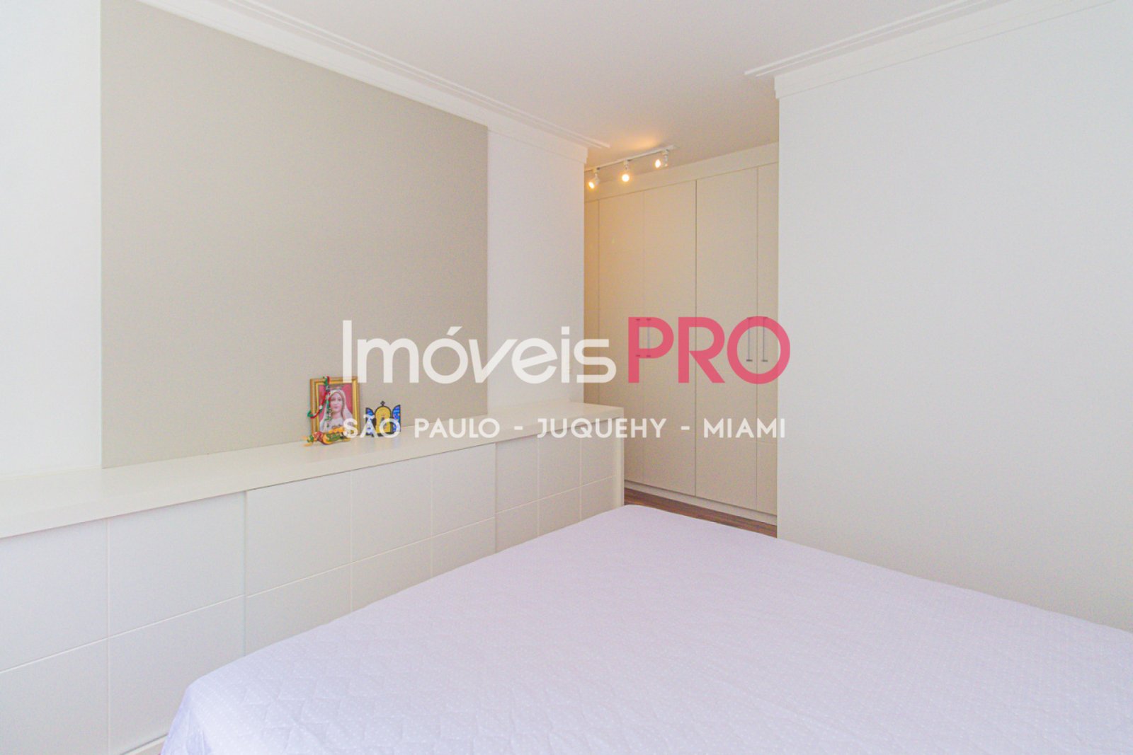 Foto :: https://assets.imoveispro.com.br/thumb/IP36686/apartamento-venda-campo-belo_IP36686_17_1920x1080.jpg?