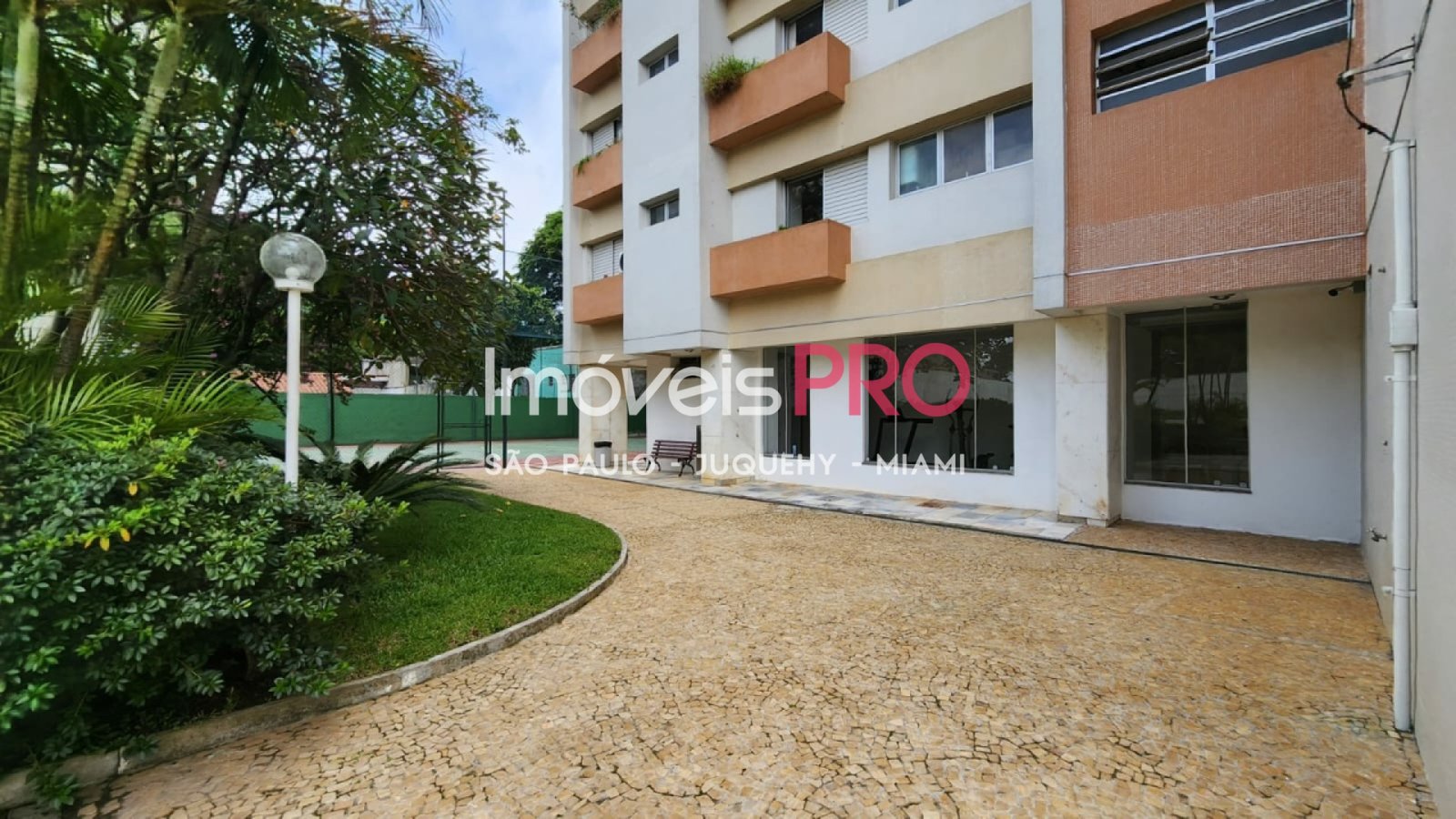 Foto :: https://assets.imoveispro.com.br/thumb/IP36698/apartamento-venda-campo-belo_IP36698_35_1920x1080.jpg?