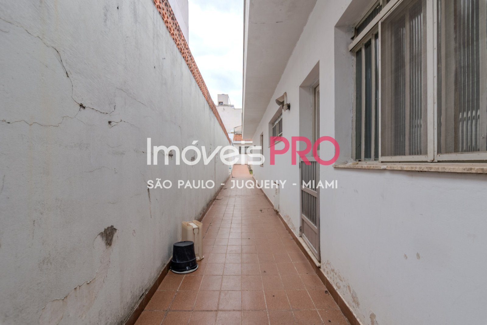 Foto :: https://assets.imoveispro.com.br/thumb/IP36699/casa-venda-planalto-paulista_IP36699_53_1920x1080.jpg?