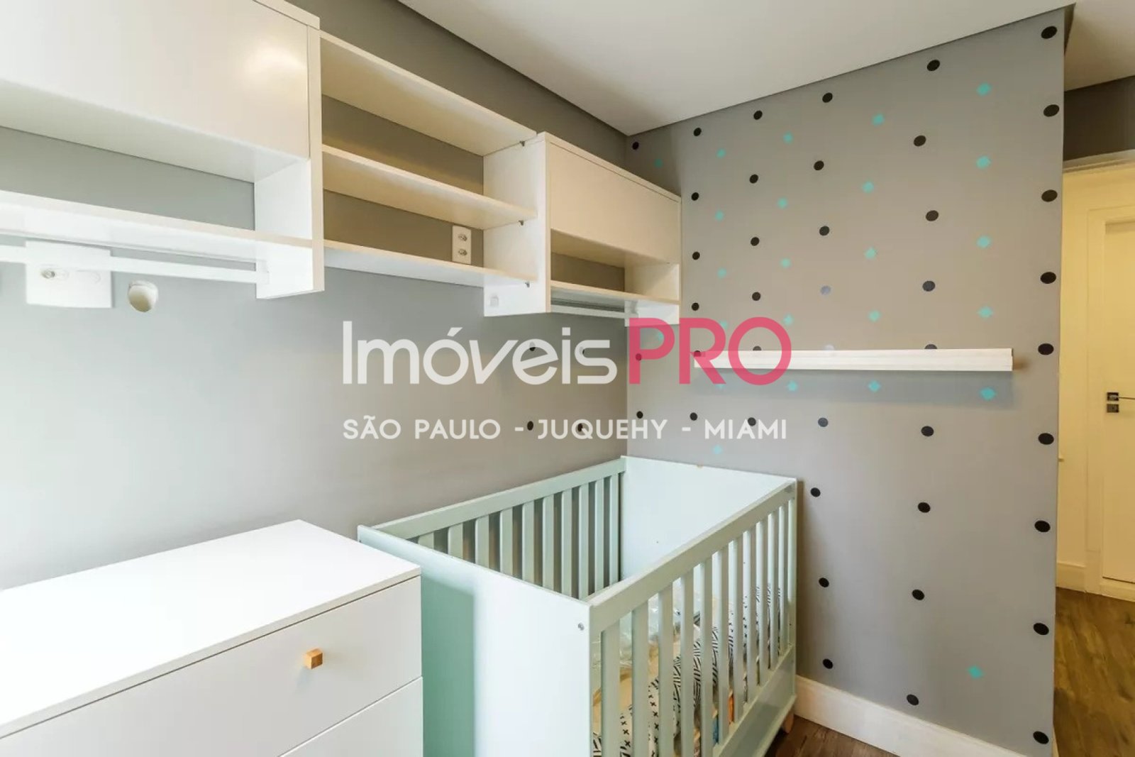 Foto :: https://assets.imoveispro.com.br/thumb/IP36712/apartamento-venda-moema-passaros_IP36712_11_1920x1080.jpg?