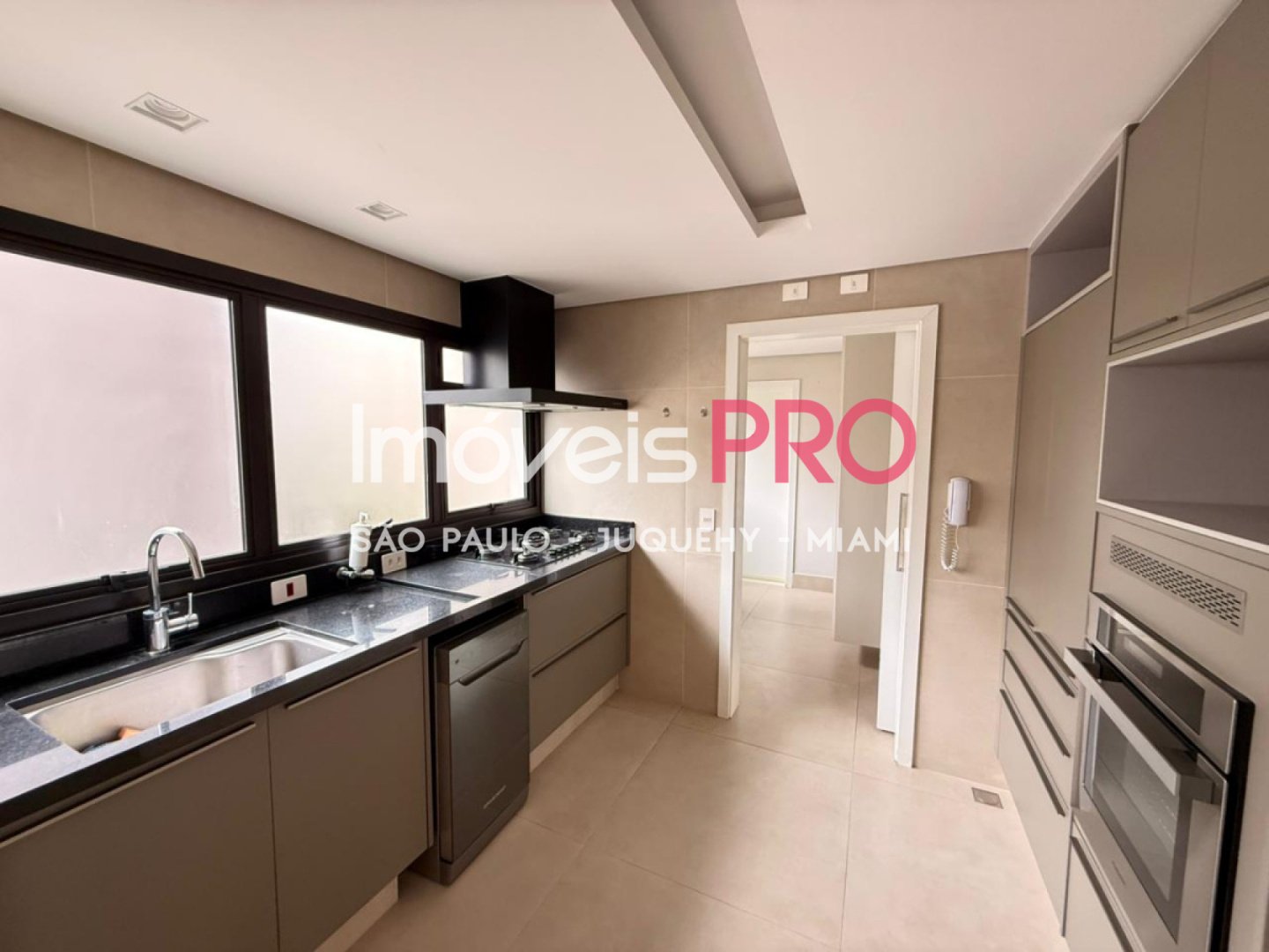 Foto :: https://assets.imoveispro.com.br/thumb/IP36774/apartamento-venda-moema_IP36774_11_1920x1080.jpg?