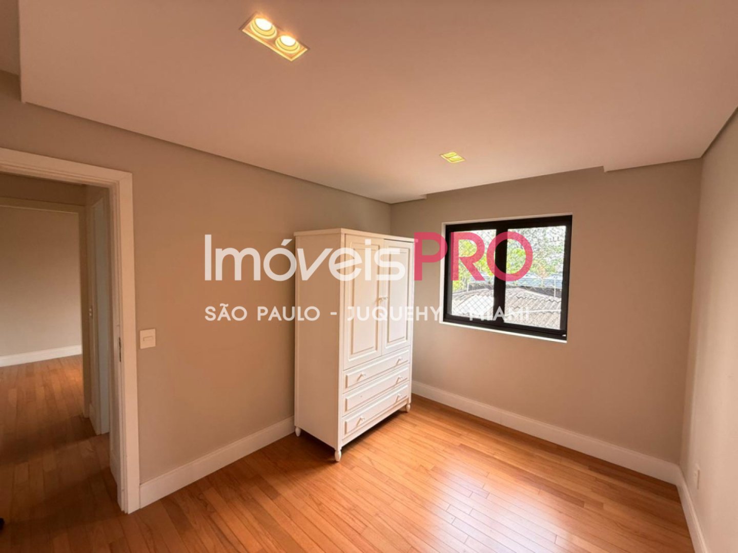 Foto :: https://assets.imoveispro.com.br/thumb/IP36774/apartamento-venda-moema_IP36774_23_1920x1080.jpg?