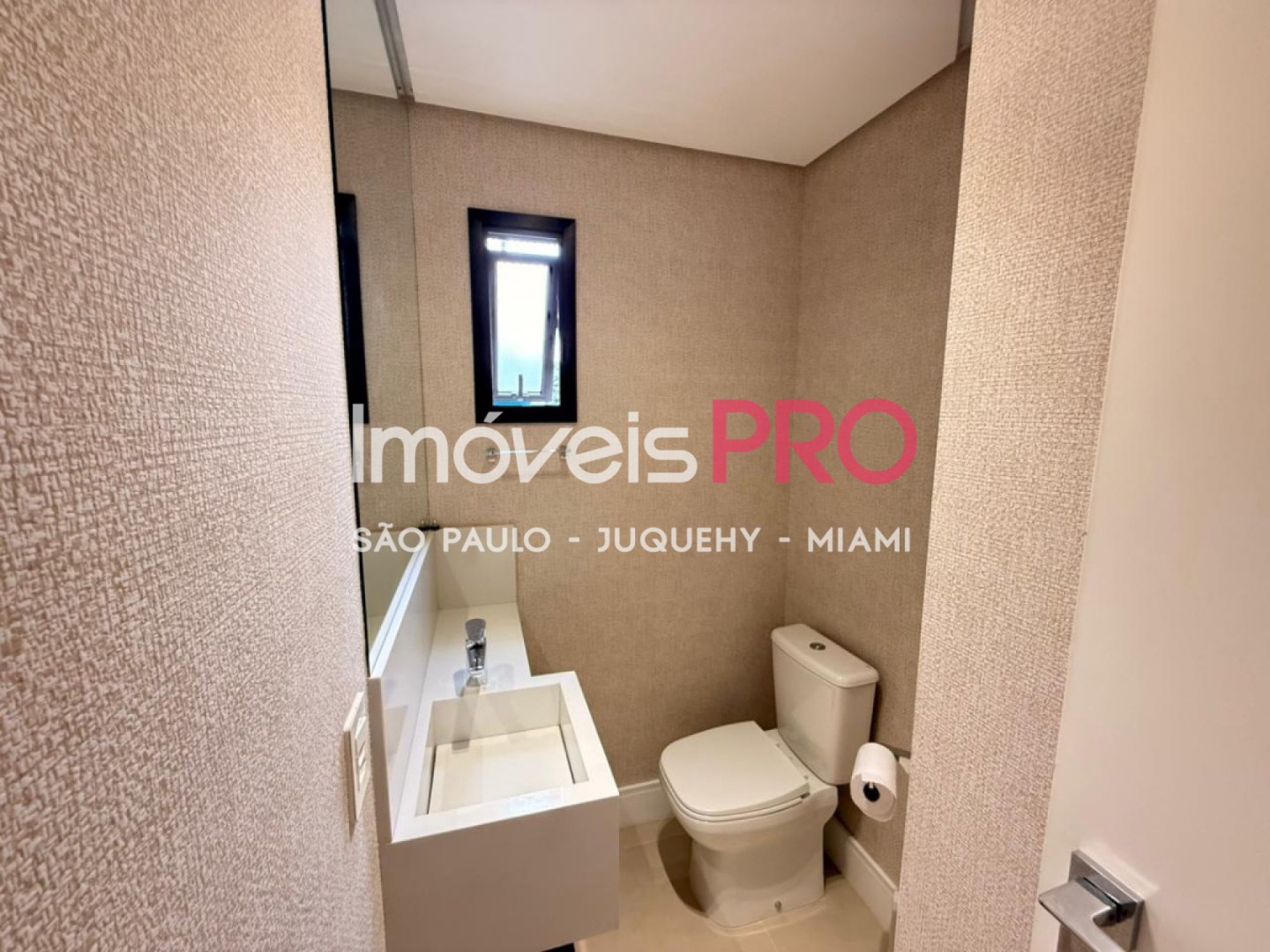 Foto :: https://assets.imoveispro.com.br/thumb/IP36774/apartamento-venda-moema_IP36774_29_1920x1080.jpg?