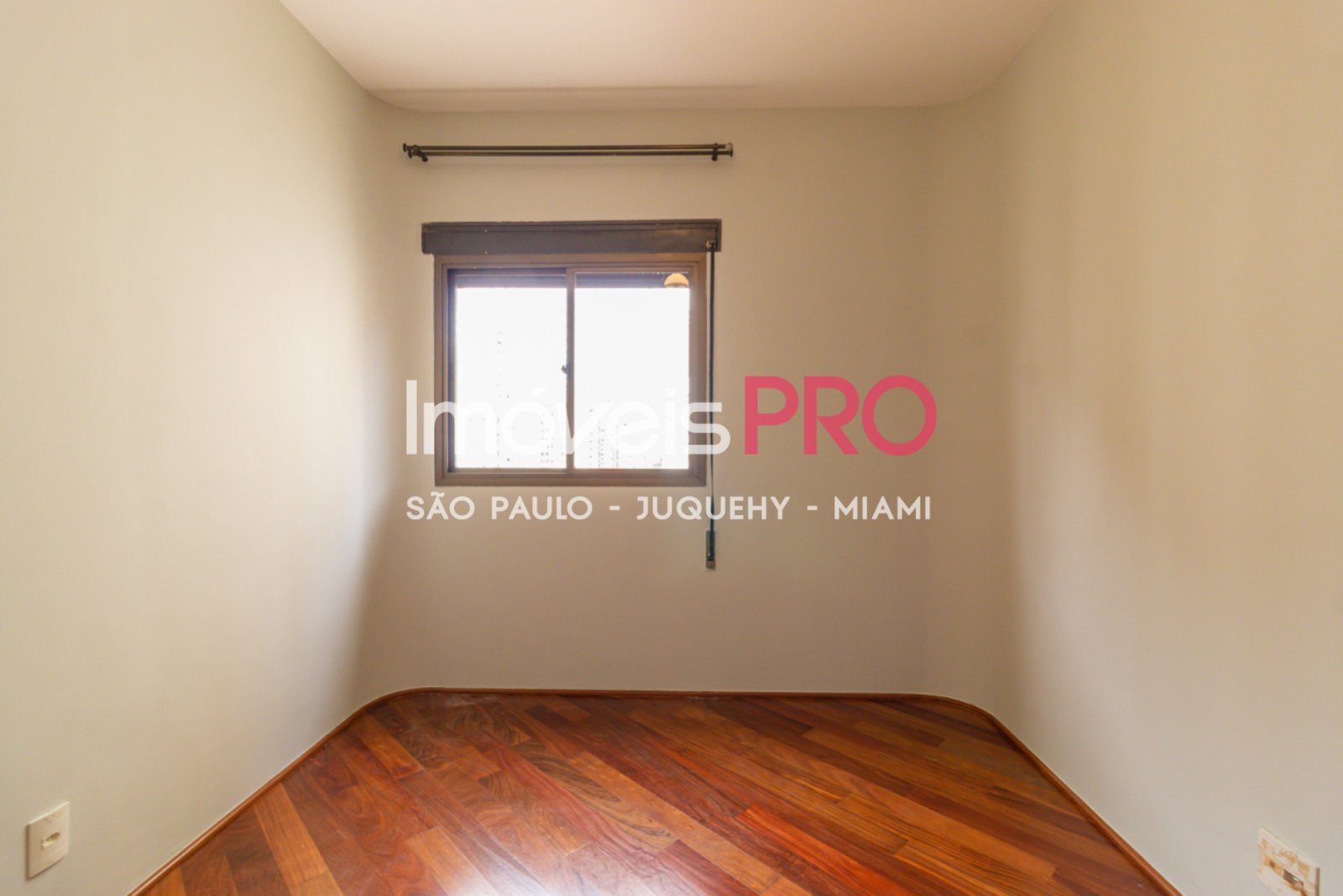 Foto :: https://assets.imoveispro.com.br/thumb/IP36820/apartamento-venda-moema_IP36820_17_1920x1080.jpg?