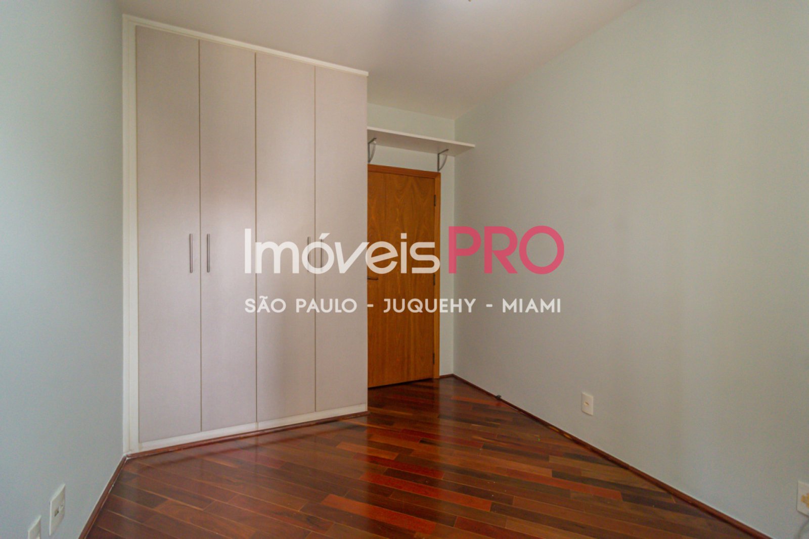 Foto :: https://assets.imoveispro.com.br/thumb/IP36820/apartamento-venda-moema_IP36820_23_1920x1080.jpg?