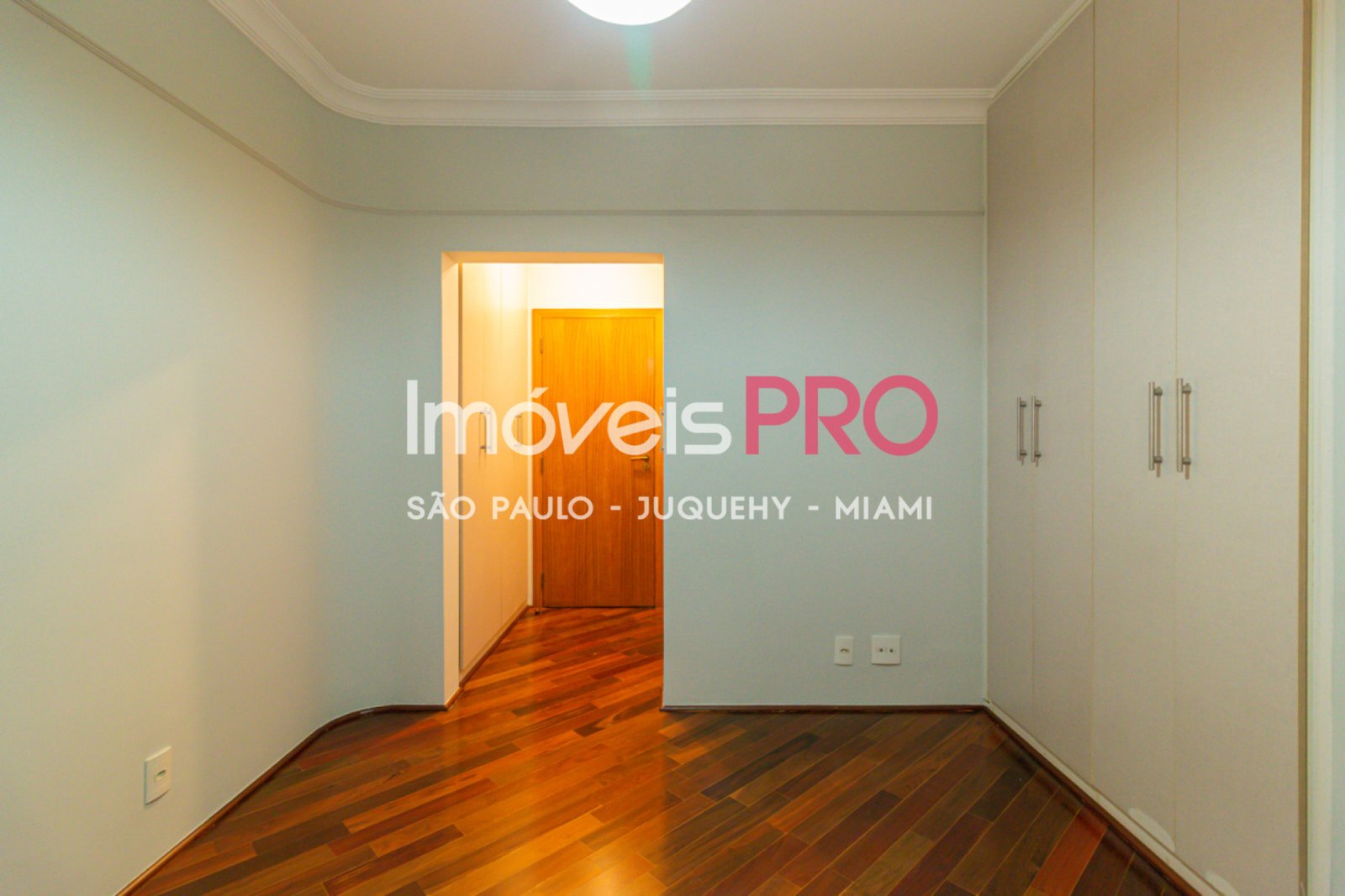 Foto :: https://assets.imoveispro.com.br/thumb/IP36820/apartamento-venda-moema_IP36820_29_1920x1080.jpg?