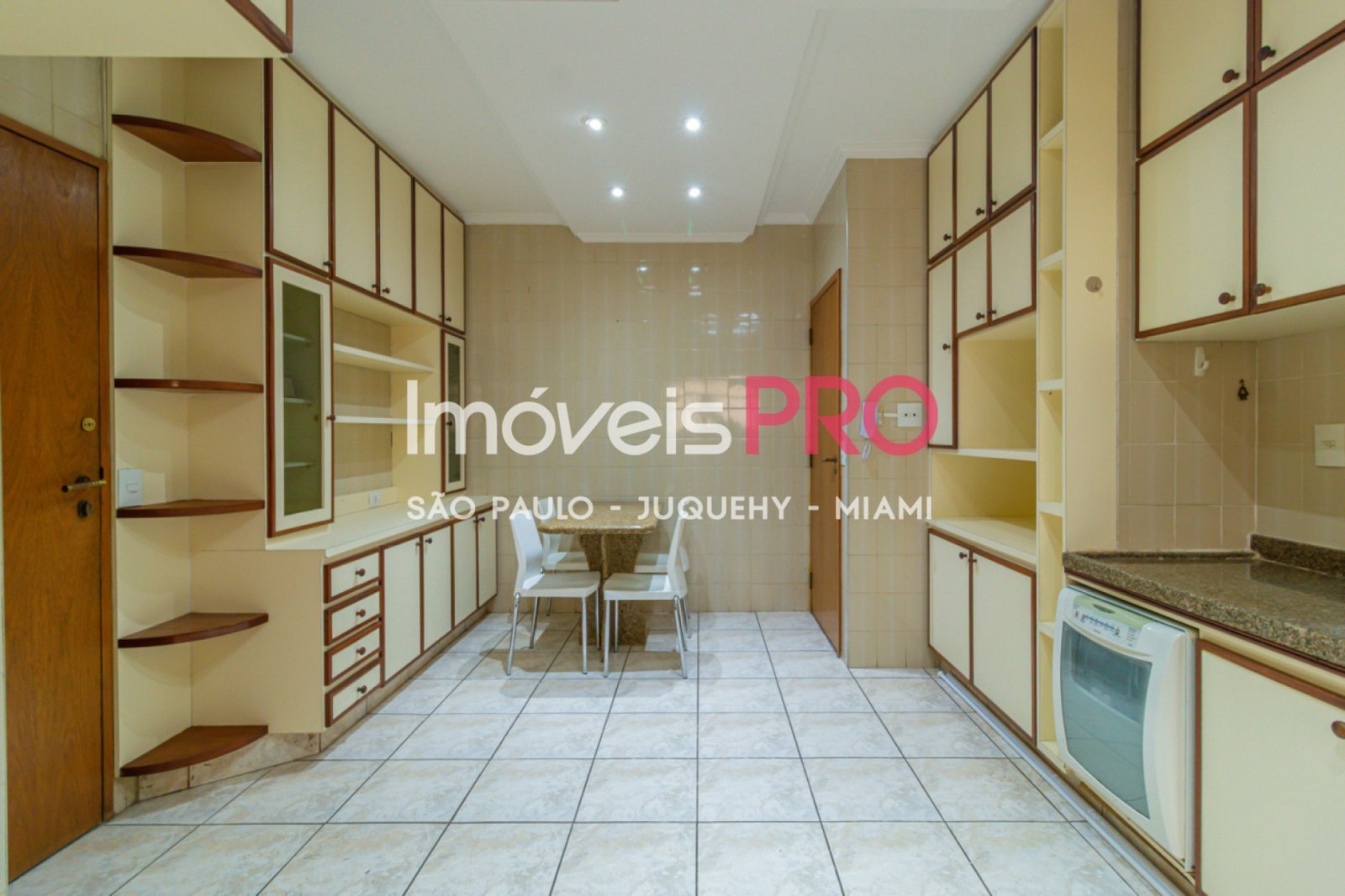 Foto :: https://assets.imoveispro.com.br/thumb/IP36820/apartamento-venda-moema_IP36820_35_1920x1080.jpg?