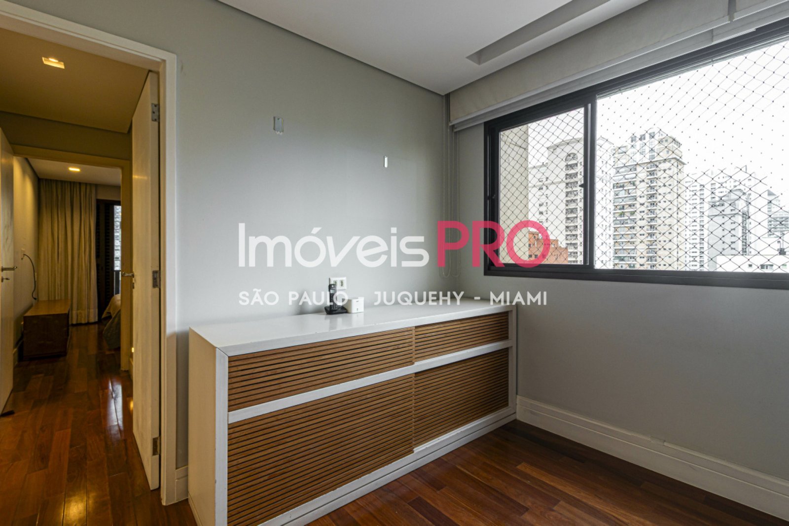 Foto :: https://assets.imoveispro.com.br/thumb/IP36830/apartamento-venda-moema_IP36830_17_1920x1080.jpg?