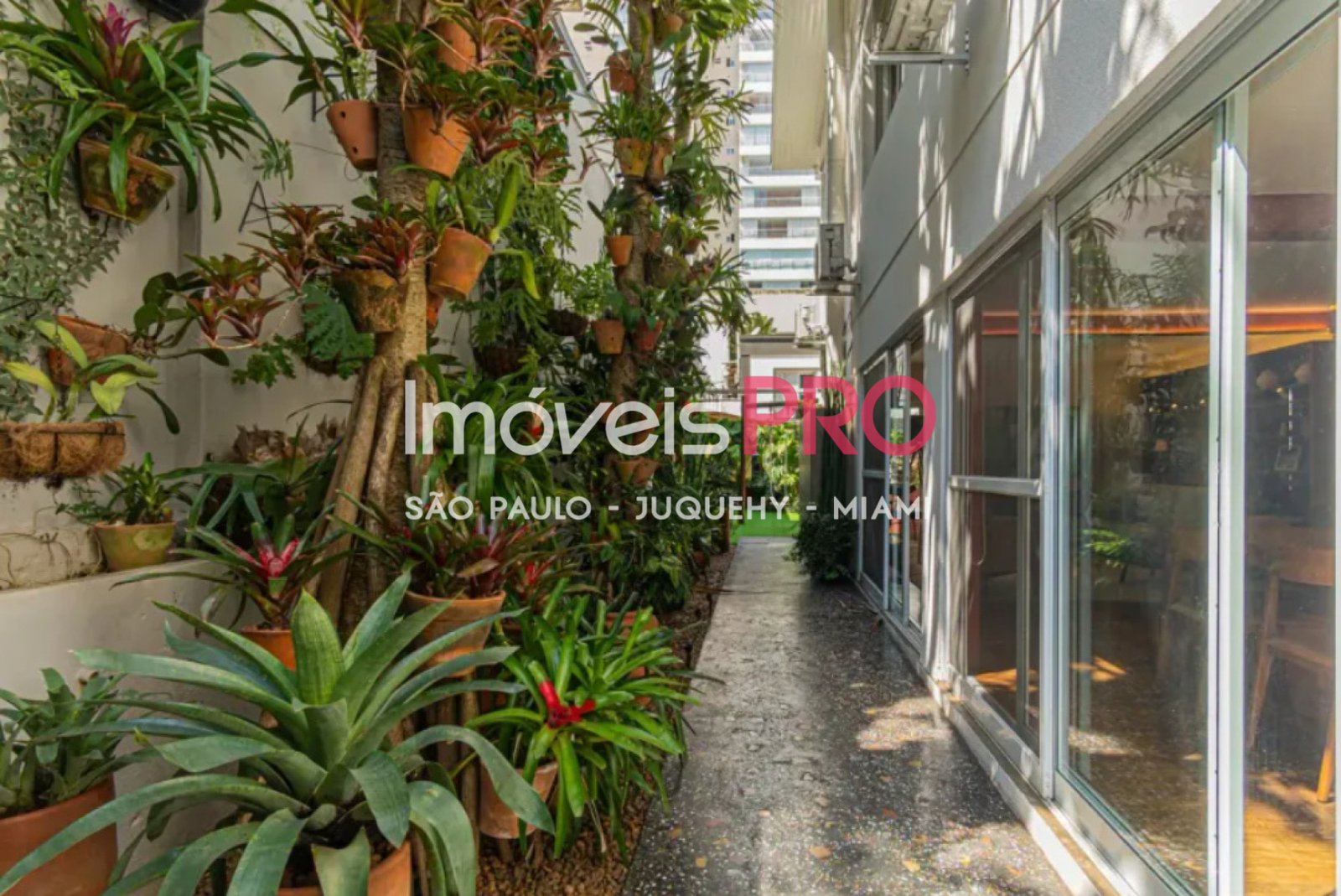 Foto :: https://assets.imoveispro.com.br/thumb/IP36896/casa-de-vila-venda-brooklin_IP36896_23_1920x1080.jpg?