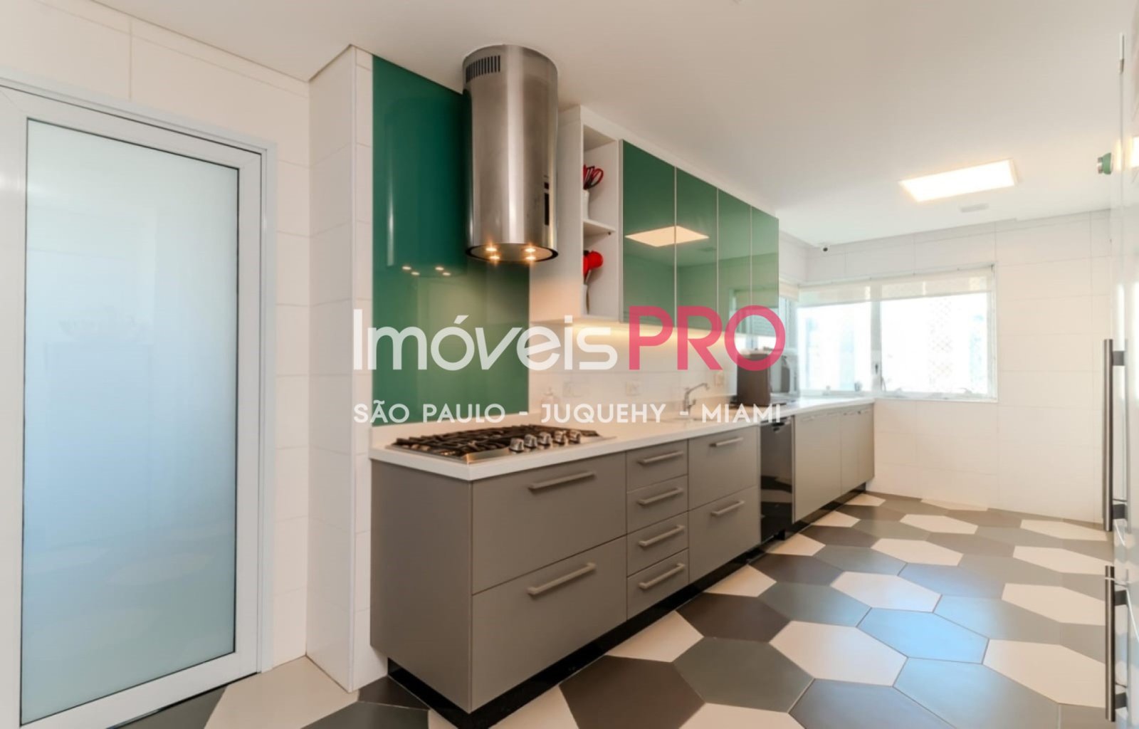 Foto :: https://assets.imoveispro.com.br/thumb/IP36956/cobertura-venda-campo-belo_IP36956_23_1920x1080.jpg?