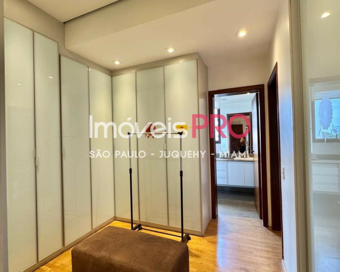 Foto :: https://assets.imoveispro.com.br/thumb/IP36988/penthouse-venda-morumbi_IP36988_41_1920x1080.jpg?