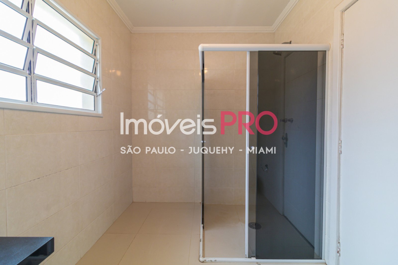 Foto :: https://assets.imoveispro.com.br/thumb/IP37003/casa-venda-jardim-luzitania_IP37003_41_1920x1080.jpg?