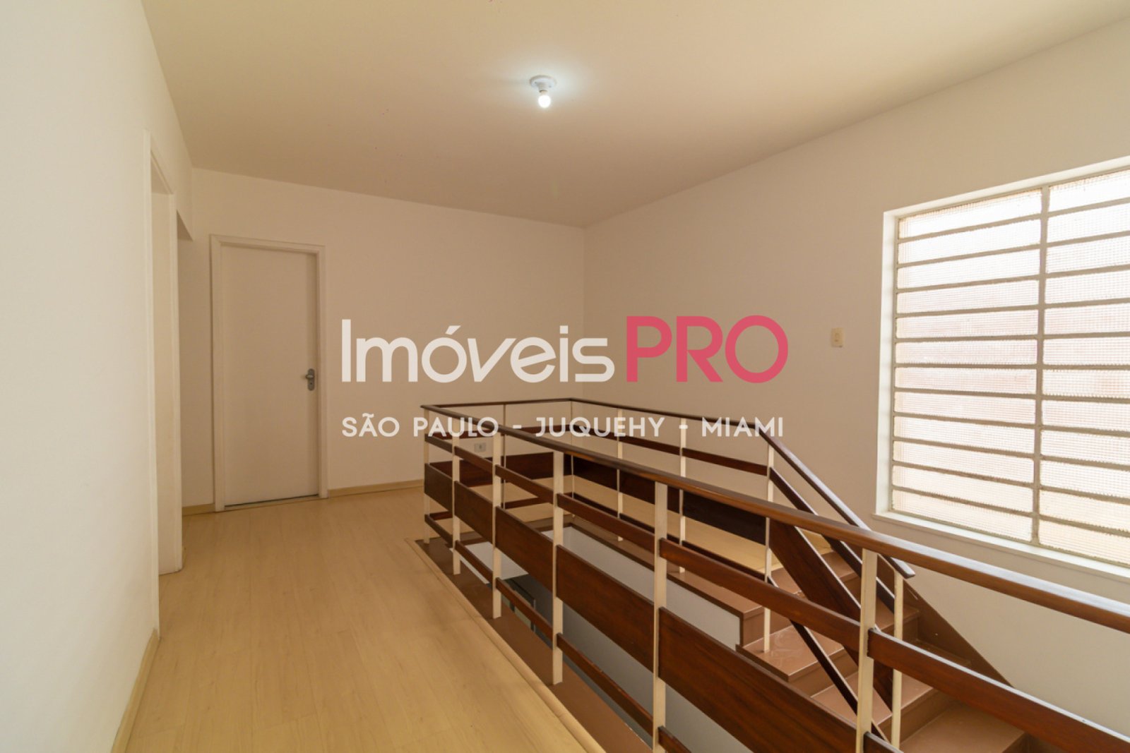 Foto :: https://assets.imoveispro.com.br/thumb/IP37003/casa-venda-jardim-luzitania_IP37003_53_1920x1080.jpg?