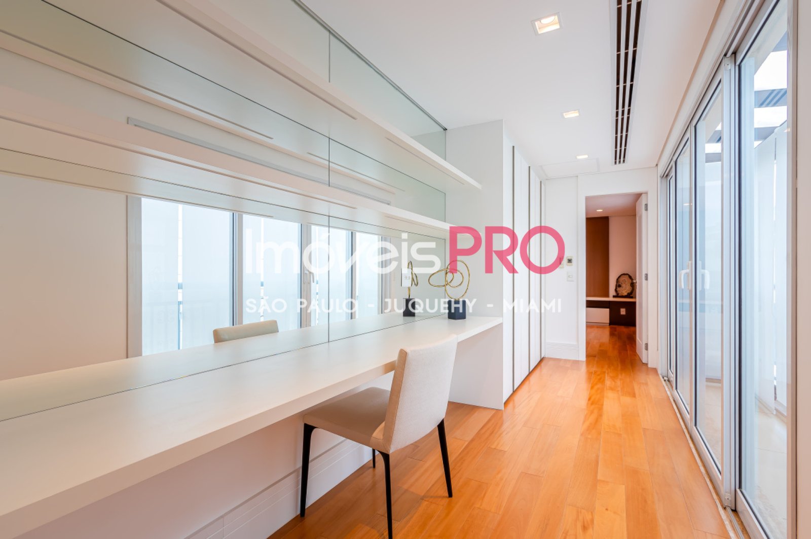 Foto :: https://assets.imoveispro.com.br/thumb/IP37067/apartamento-venda-vila-olimpia_IP37067_17_1920x1080.jpg?