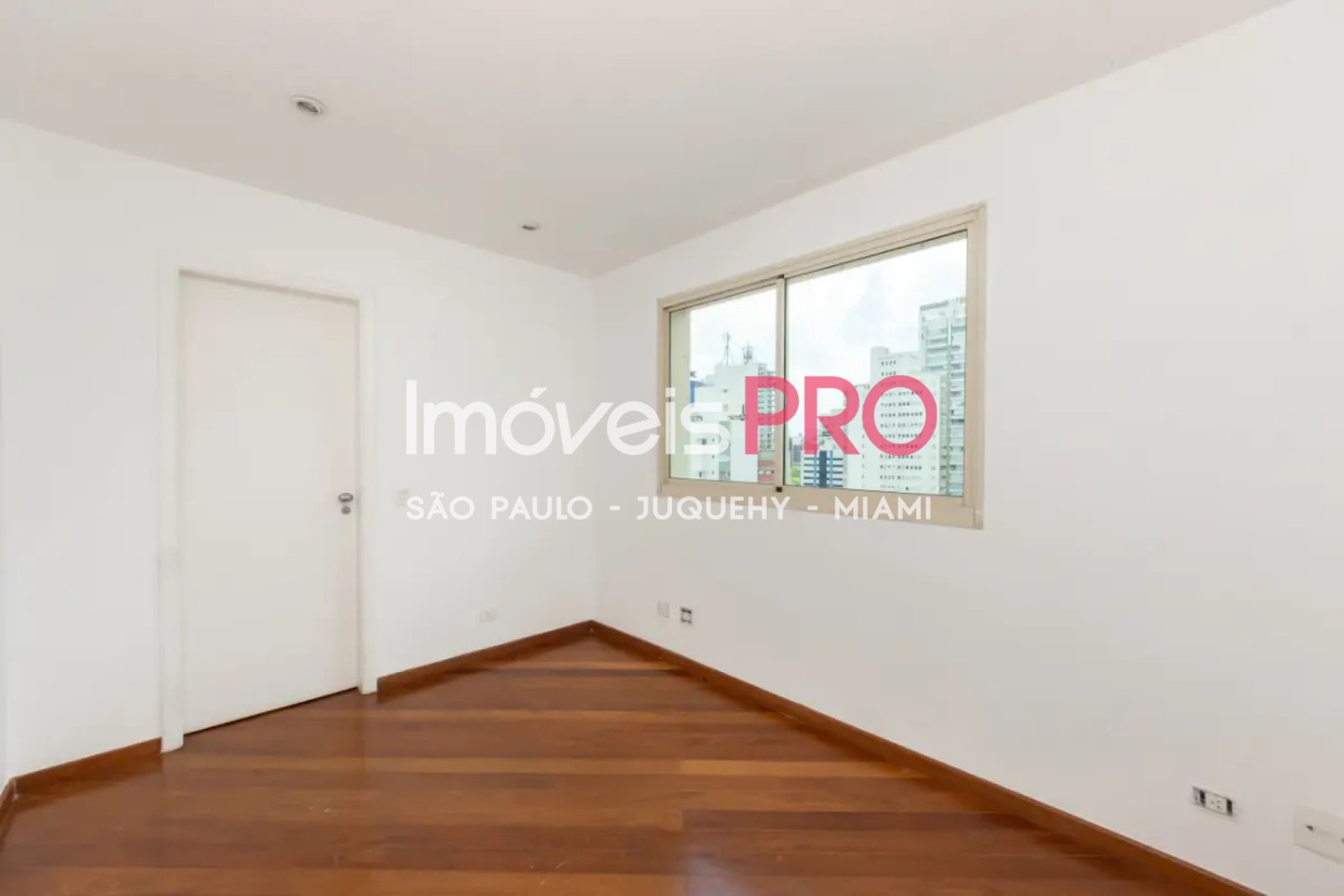 Foto :: https://assets.imoveispro.com.br/thumb/IP37095/apartamento-venda-moema-passaros_IP37095_17_1920x1080.jpg?