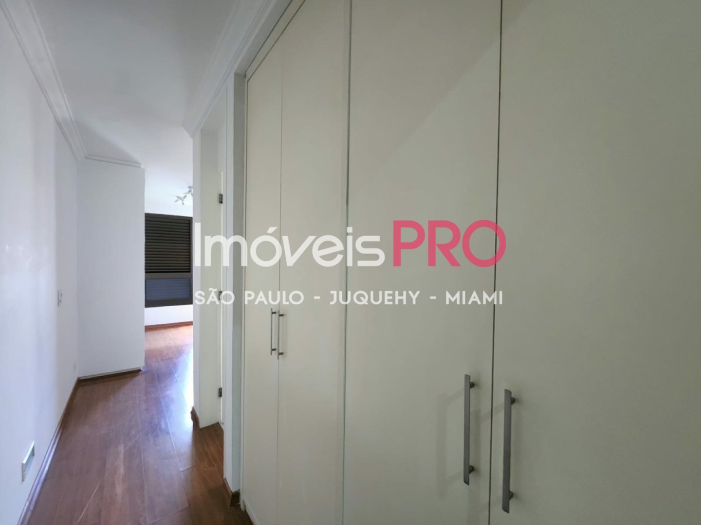 Foto :: https://assets.imoveispro.com.br/thumb/IP37123/apartamento-venda-real-parque_IP37123_17_1920x1080.jpg?