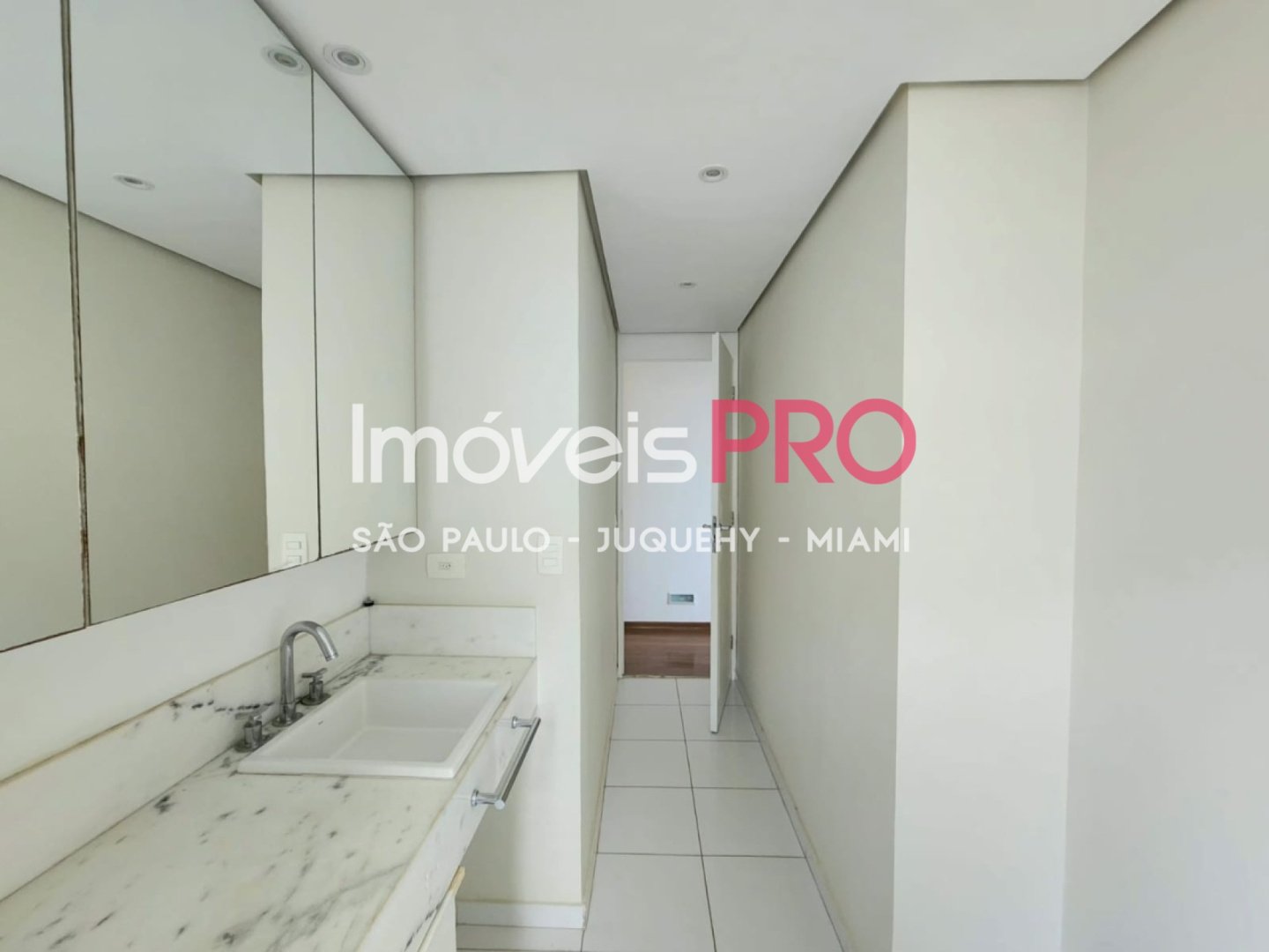 Foto :: https://assets.imoveispro.com.br/thumb/IP37123/apartamento-venda-real-parque_IP37123_23_1920x1080.jpg?