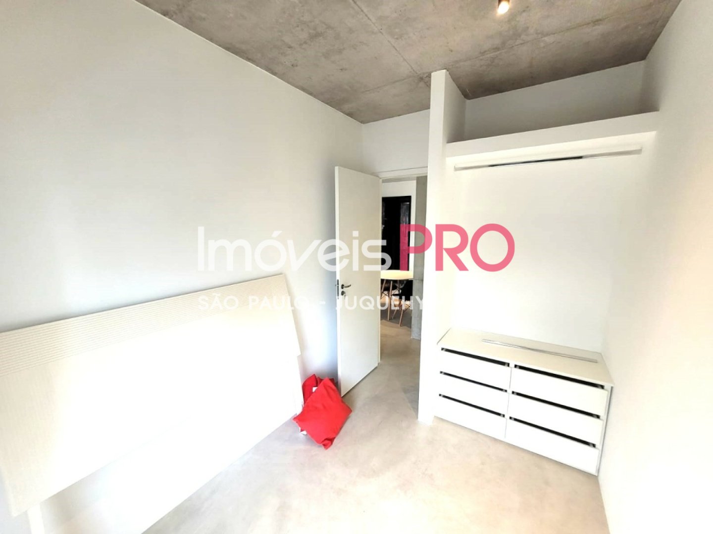 Foto :: https://assets.imoveispro.com.br/thumb/IP37165/apartamento-venda-panamby_IP37165_17_1920x1080.jpg?