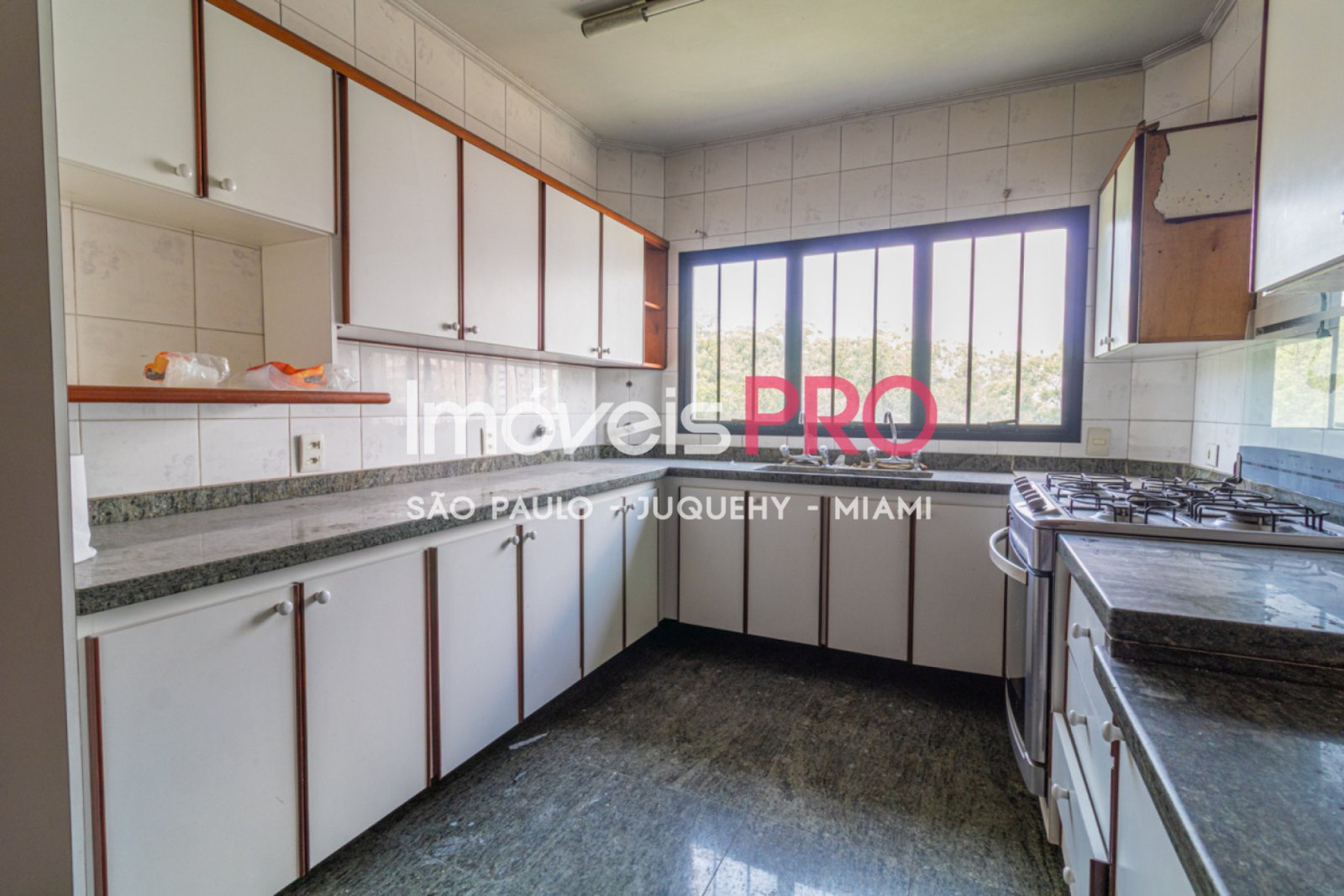 Foto :: https://assets.imoveispro.com.br/thumb/IP37181/apartamento-venda-vila-andrade_IP37181_17_1920x1080.jpg?