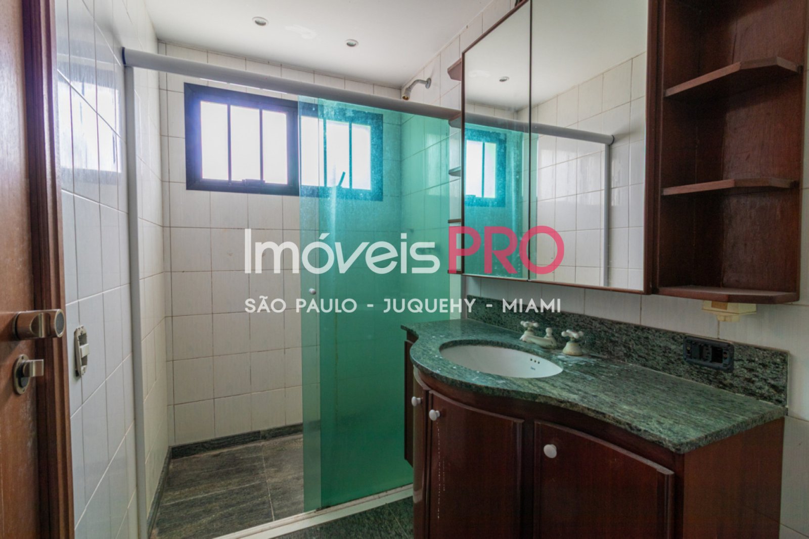 Foto :: https://assets.imoveispro.com.br/thumb/IP37181/apartamento-venda-vila-andrade_IP37181_41_1920x1080.jpg?