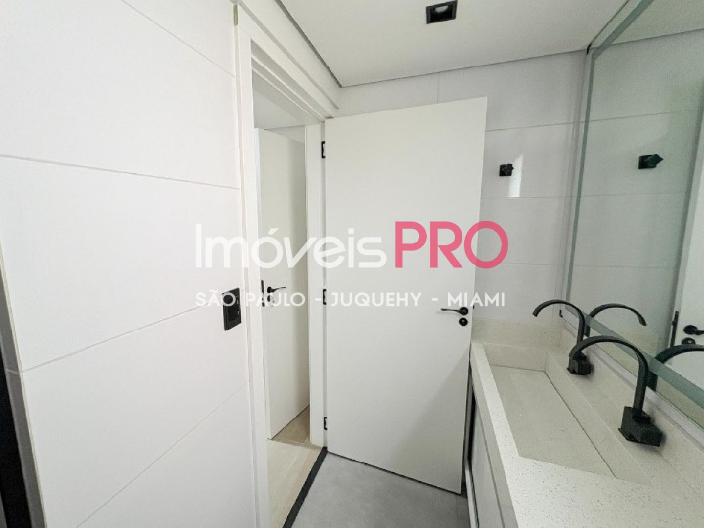 Foto :: https://assets.imoveispro.com.br/thumb/IP37203/apartamento-venda-pinheiros_IP37203_17_1920x1080.jpg?