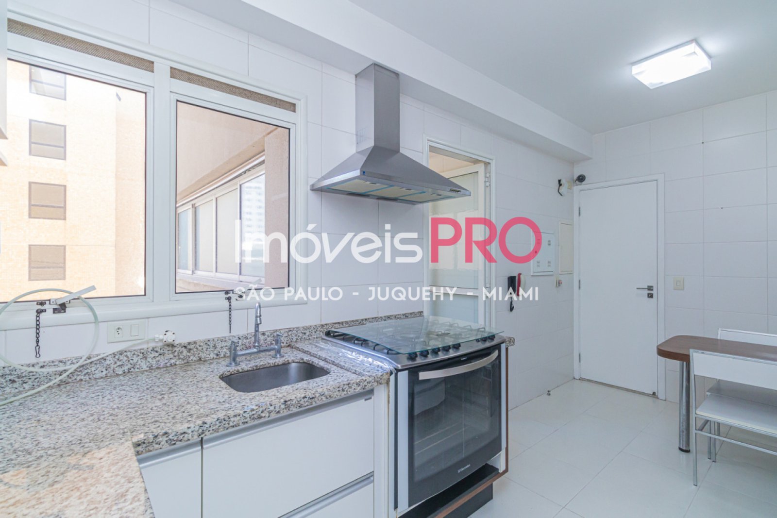 Foto :: https://assets.imoveispro.com.br/thumb/IP37212/apartamento-venda-vila-mariana_IP37212_29_1920x1080.jpg?