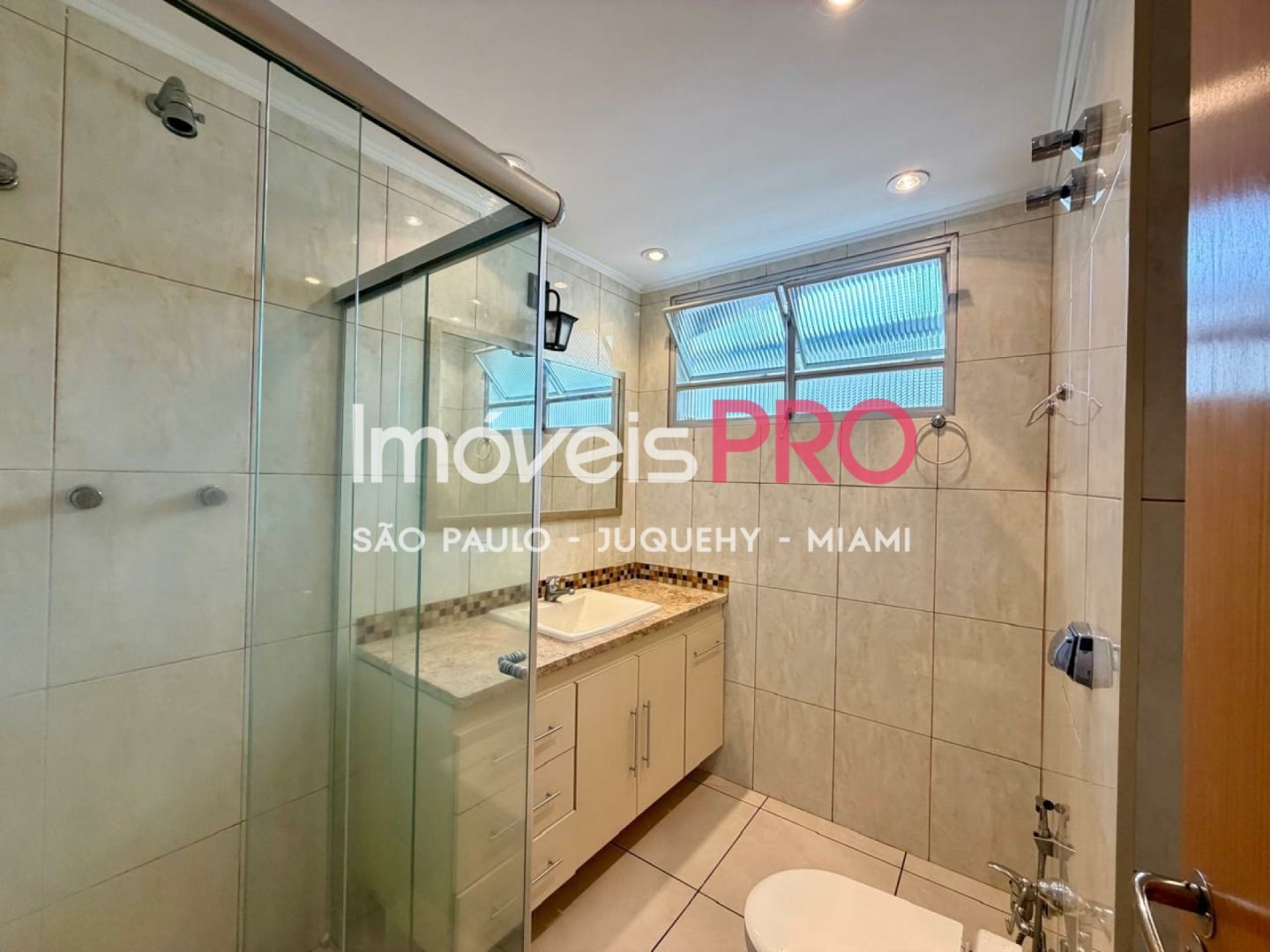 Foto :: https://assets.imoveispro.com.br/thumb/IP37213/apartamento-venda-itaim-bibi_IP37213_11_1920x1080.jpg?