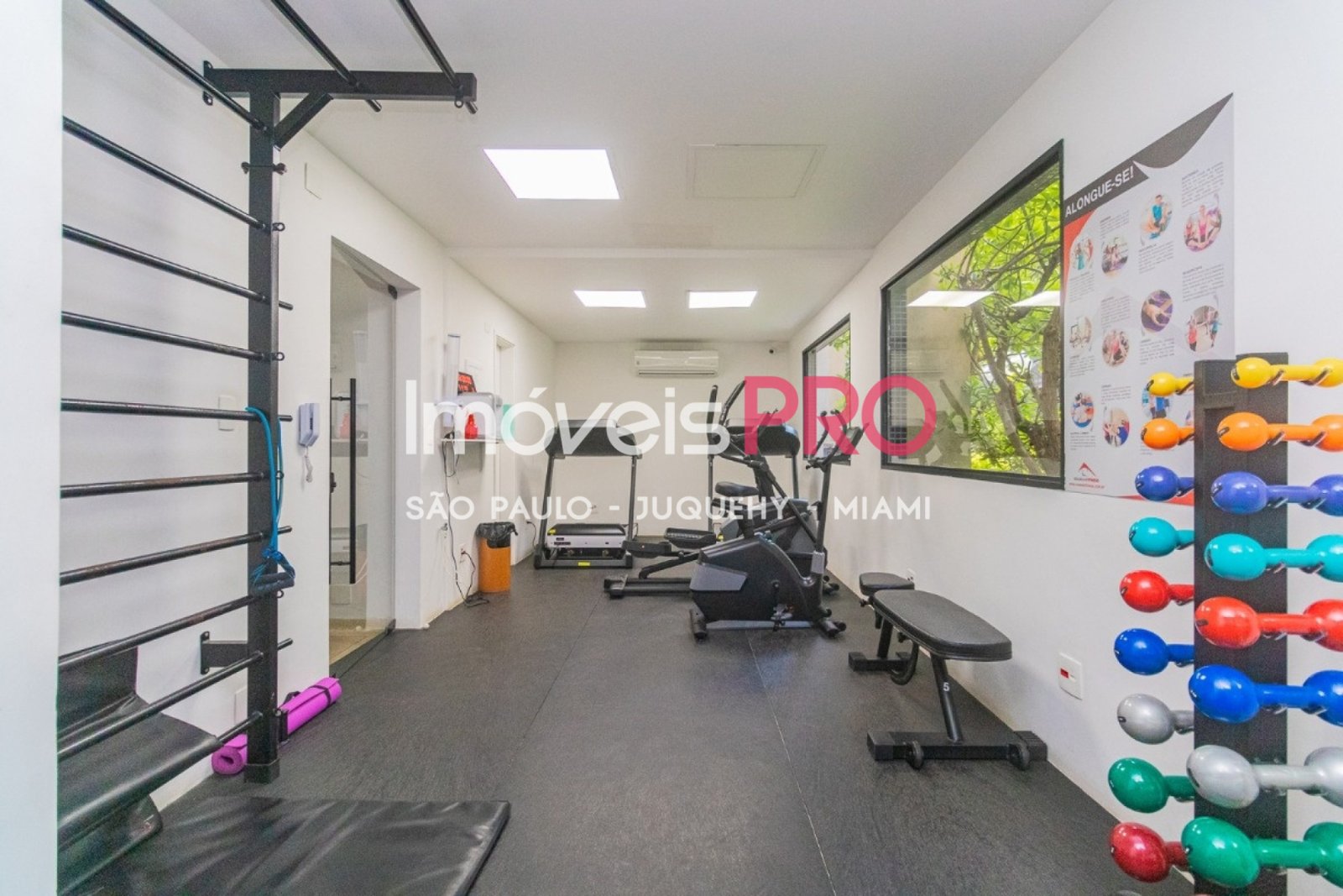 Foto :: https://assets.imoveispro.com.br/thumb/IP37228/apartamento-venda-moema-passaros_IP37228_29_1920x1080.jpg?