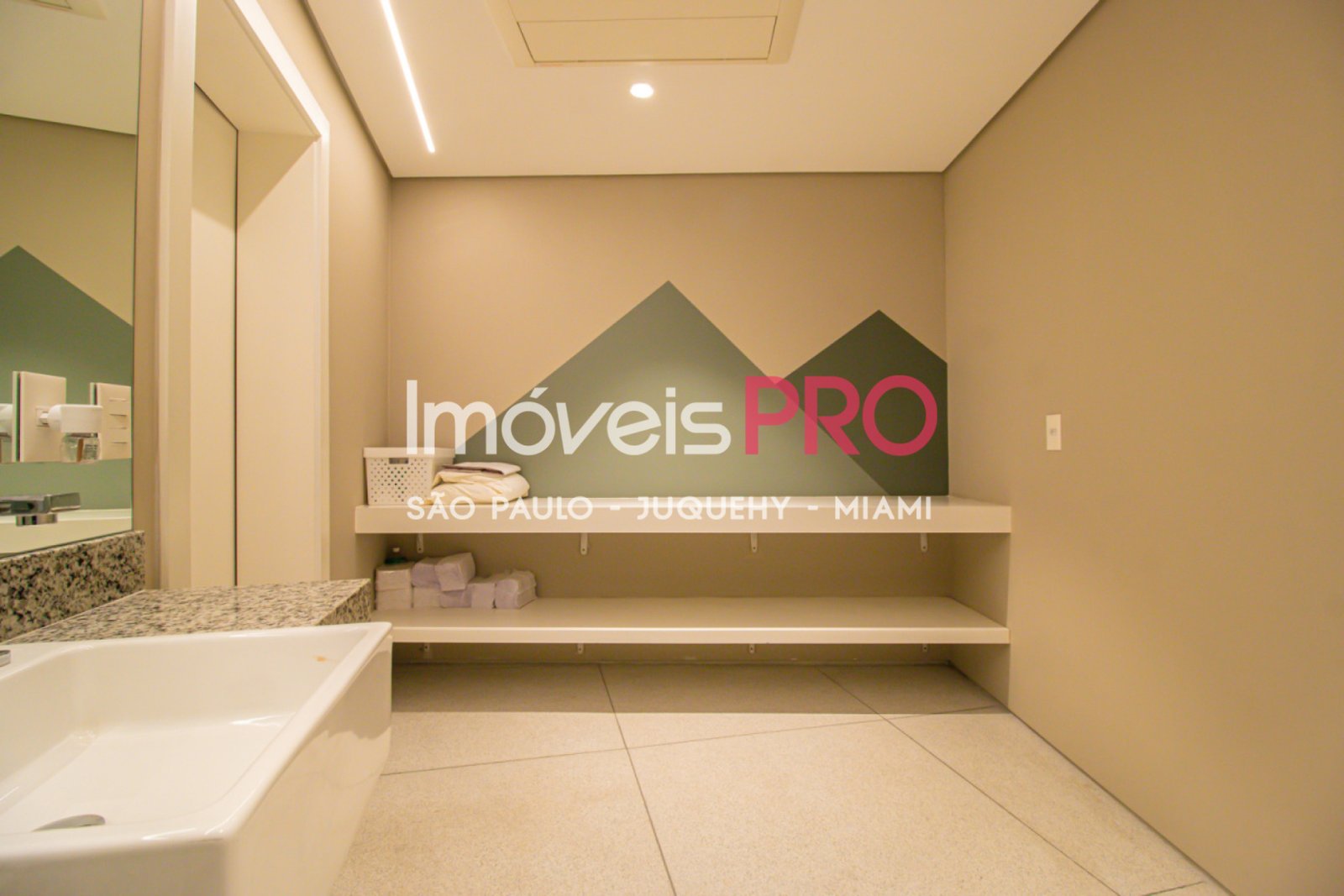 Foto :: https://assets.imoveispro.com.br/thumb/IP37345/apartamento-venda-itaim-bibi_IP37345_35_1920x1080.jpg?