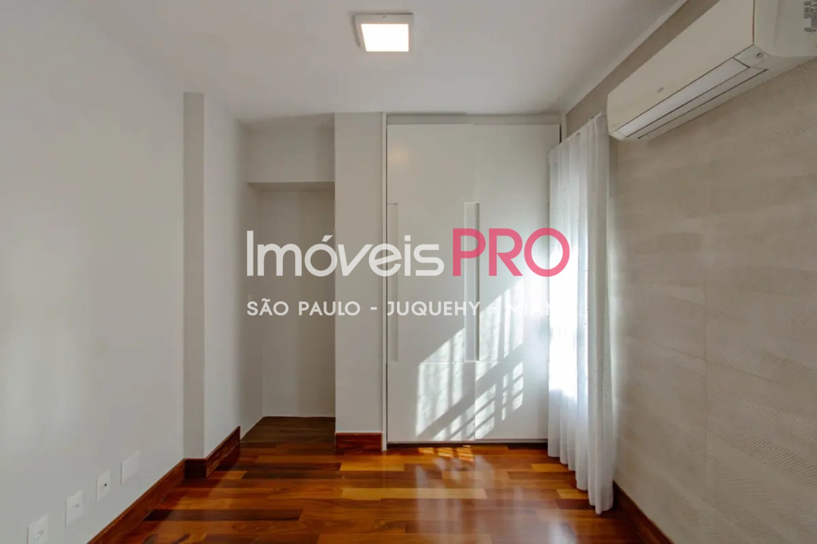 Foto :: https://assets.imoveispro.com.br/thumb/IP37401/triplex-venda-itaim-bibi_IP37401_11_1920x1080.jpg?