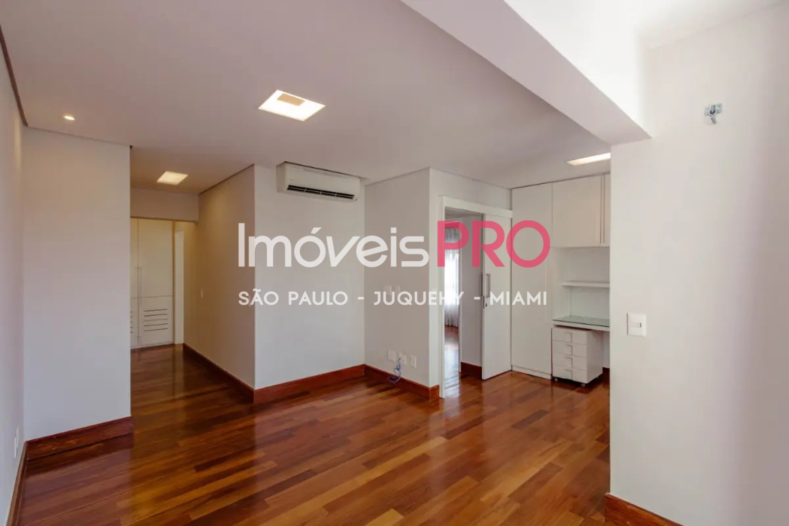 Foto :: https://assets.imoveispro.com.br/thumb/IP37401/triplex-venda-itaim-bibi_IP37401_17_1920x1080.jpg?